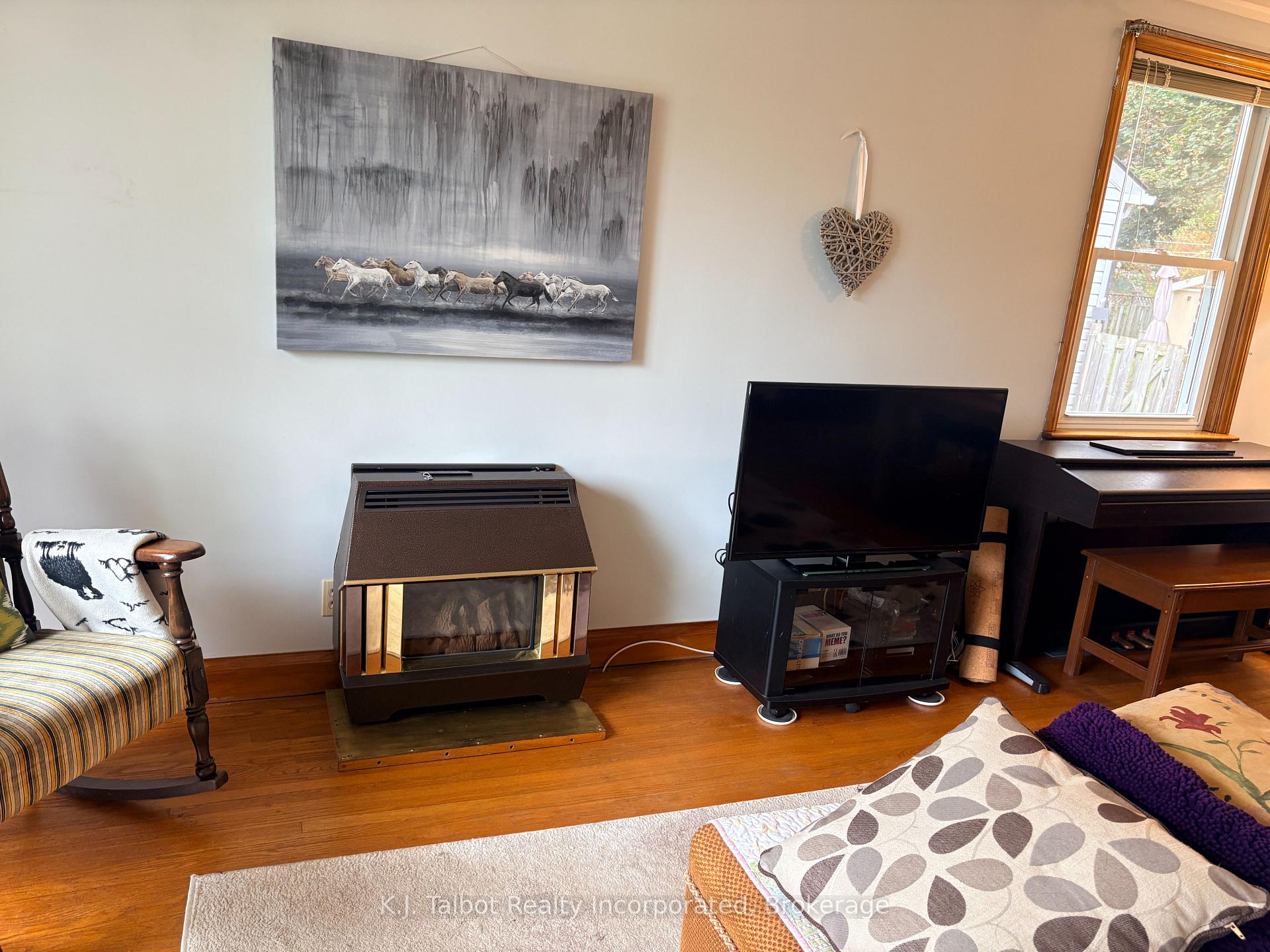 Photo 16 of 207 Cameron Street, Goderich, Goderich (Town) — HOMEH