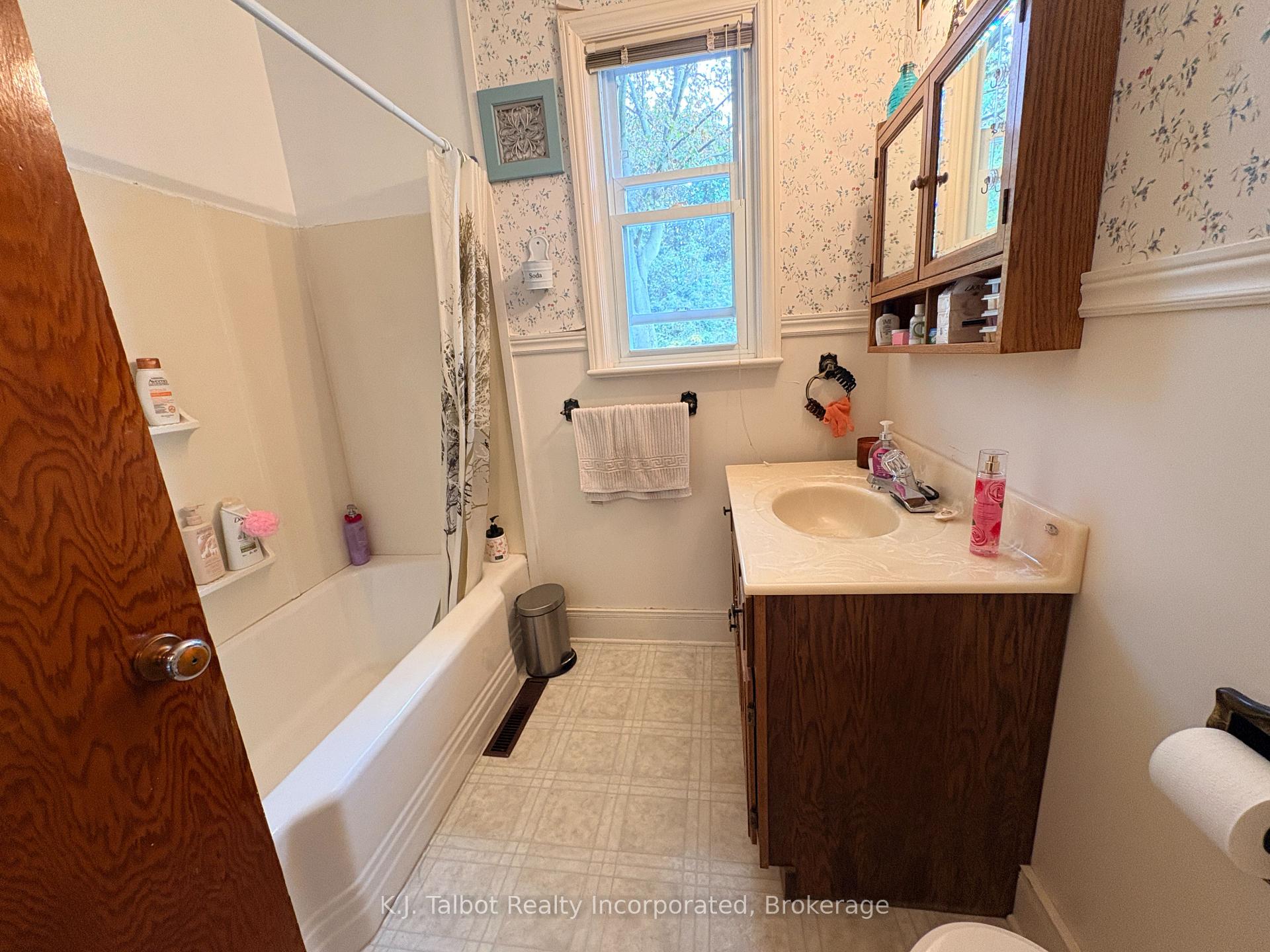Photo 17 of 207 Cameron Street, Goderich, Goderich (Town) — HOMEH