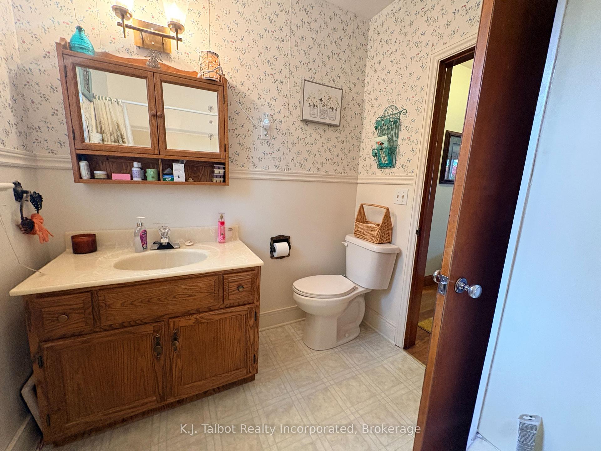 Photo 18 of 207 Cameron Street, Goderich, Goderich (Town) — HOMEH