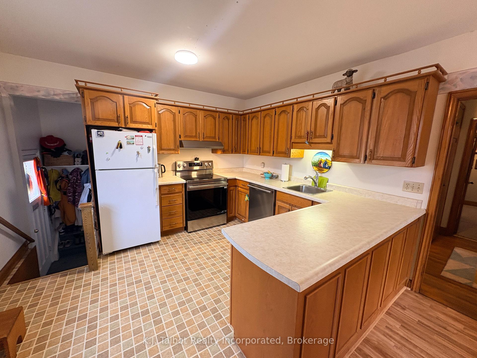 Photo 21 of 207 Cameron Street, Goderich, Goderich (Town) — HOMEH