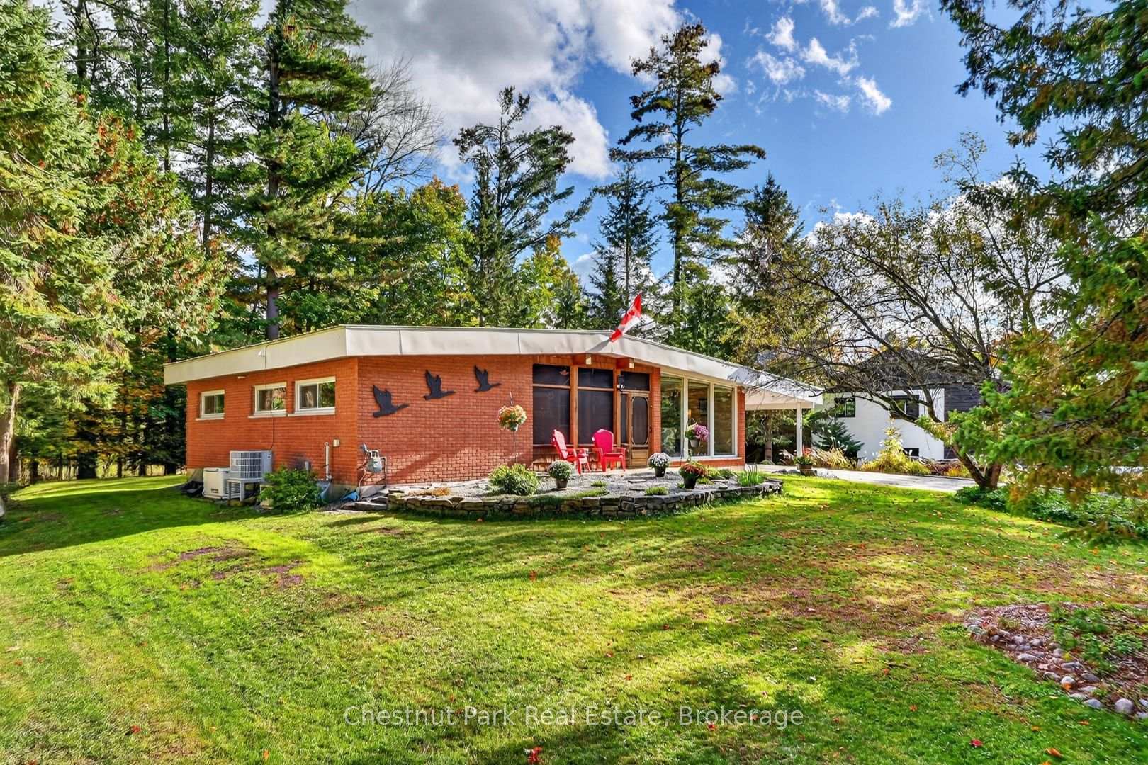 Photo 2 of 240 Knister Road, Gravenhurst, Muskoka (S) — HOMEH