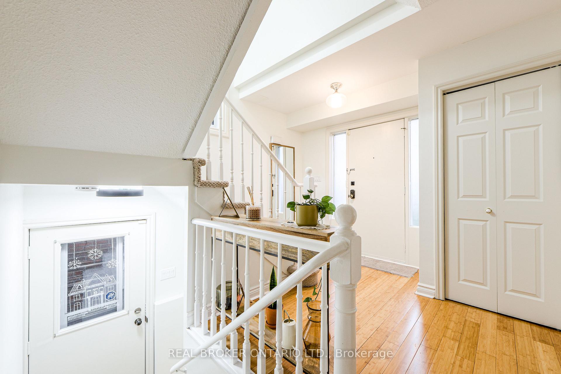 Photo 5 of Unit 6, 45 Birchmount Road, Scarborough, Birchcliffe-Cliffside — HOMEH