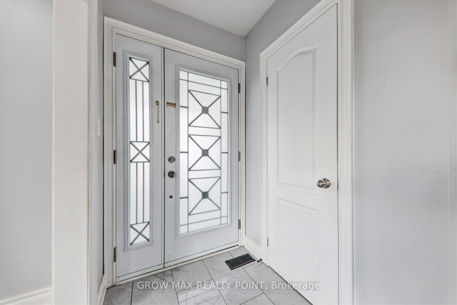 Photo 6 of Unit Upper, 184 Canlish Road E, Scarborough, Dorset Park — HOMEH