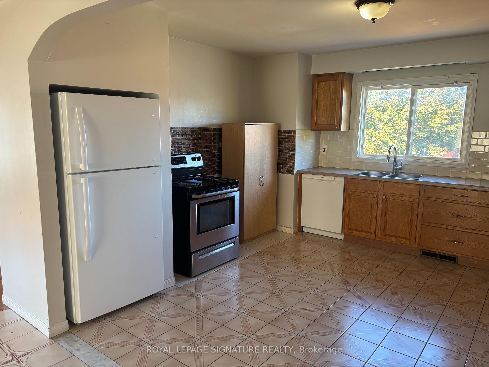 Photo 5 of Unit Upper, 232 Barton Street, Hamilton, Stoney Creek — HOMEH