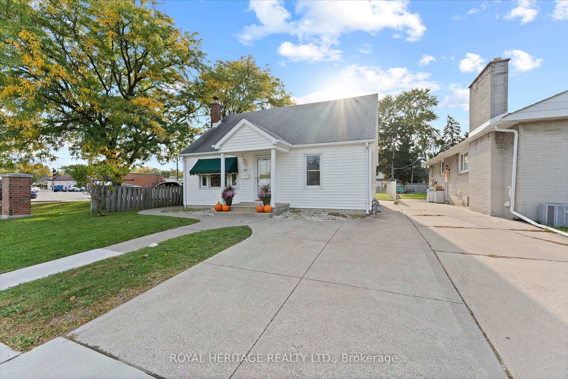 Photo 4 of 461 Lauzon Road, Windsor — HOMEH