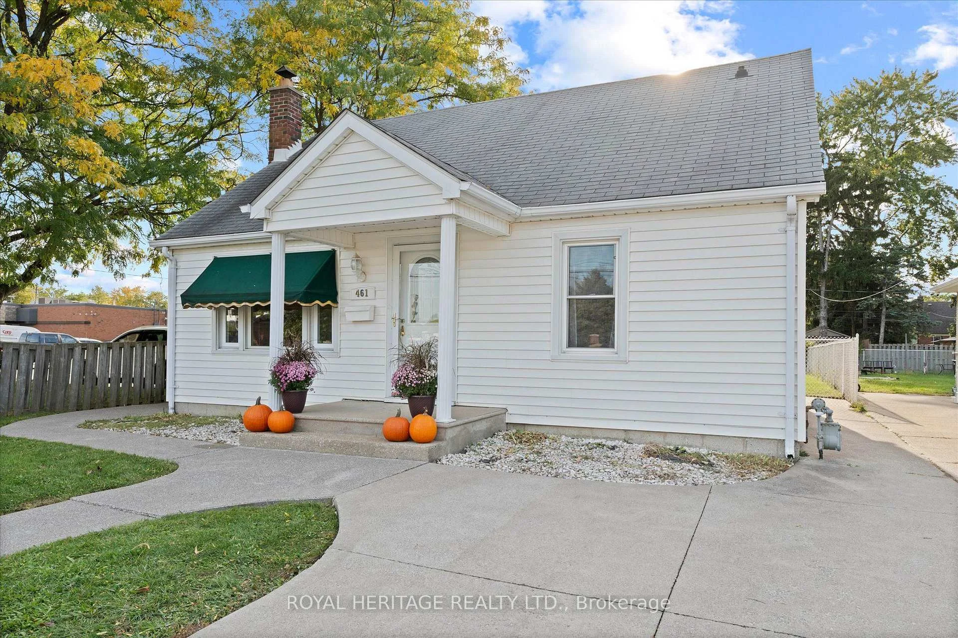 Photo 3 of 461 Lauzon Road, Windsor — HOMEH