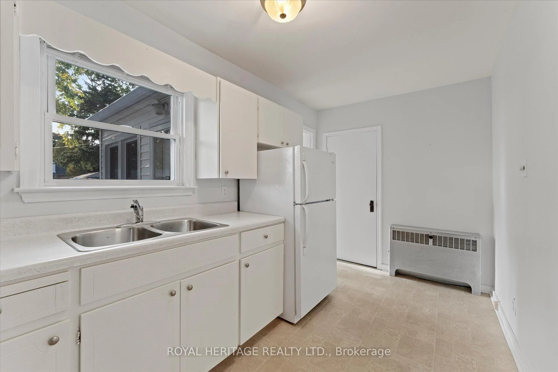 Photo 20 of 461 Lauzon Road, Windsor — HOMEH