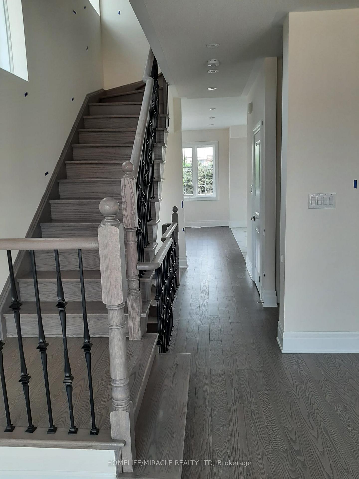 Photo 4 of 63 Hashmi Place E, Brampton, Credit Valley — HOMEH
