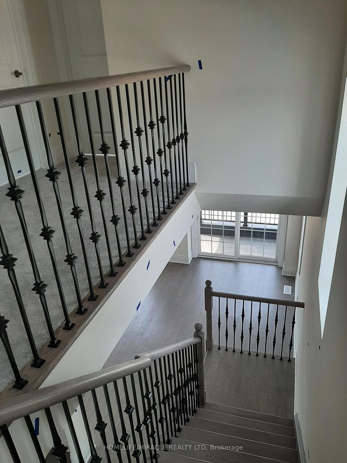 Photo 5 of 63 Hashmi Place E, Brampton, Credit Valley — HOMEH