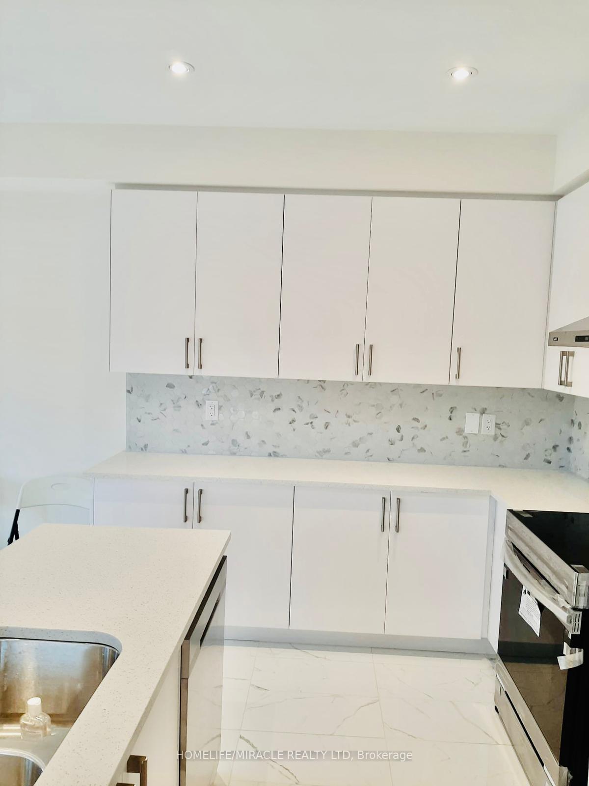 Photo 7 of 63 Hashmi Place E, Brampton, Credit Valley — HOMEH