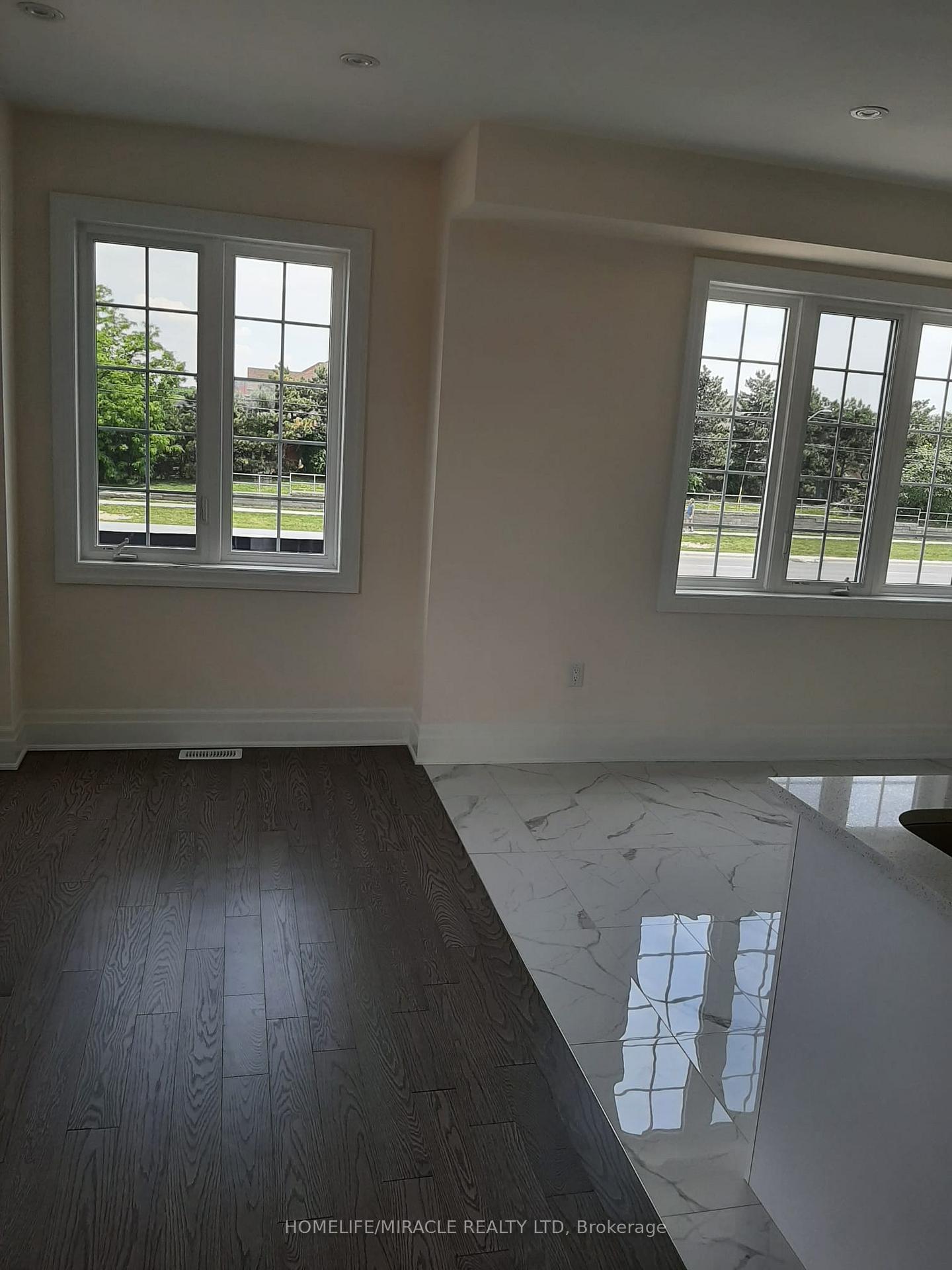 Photo 9 of 63 Hashmi Place E, Brampton, Credit Valley — HOMEH