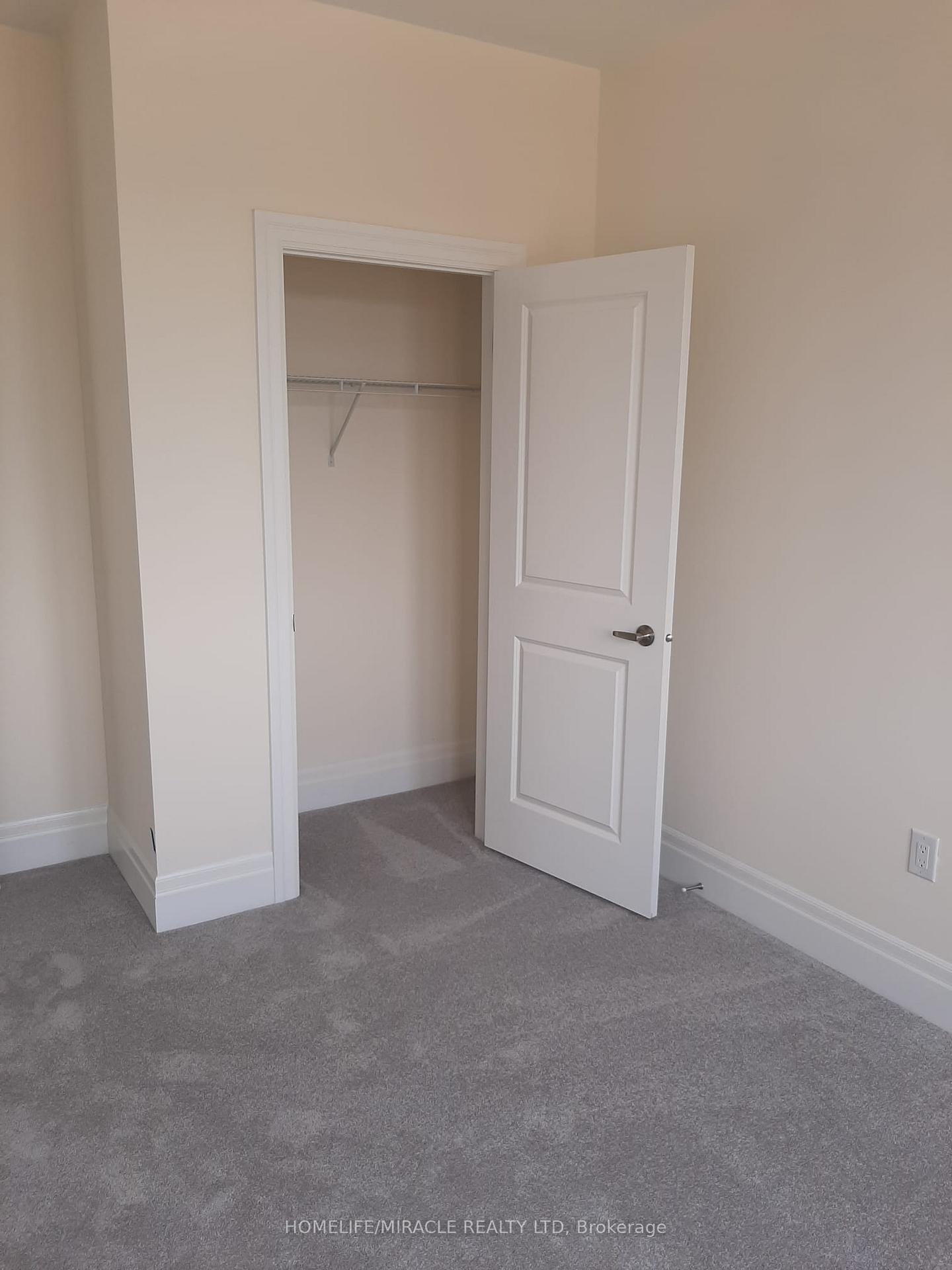 Photo 11 of 63 Hashmi Place E, Brampton, Credit Valley — HOMEH