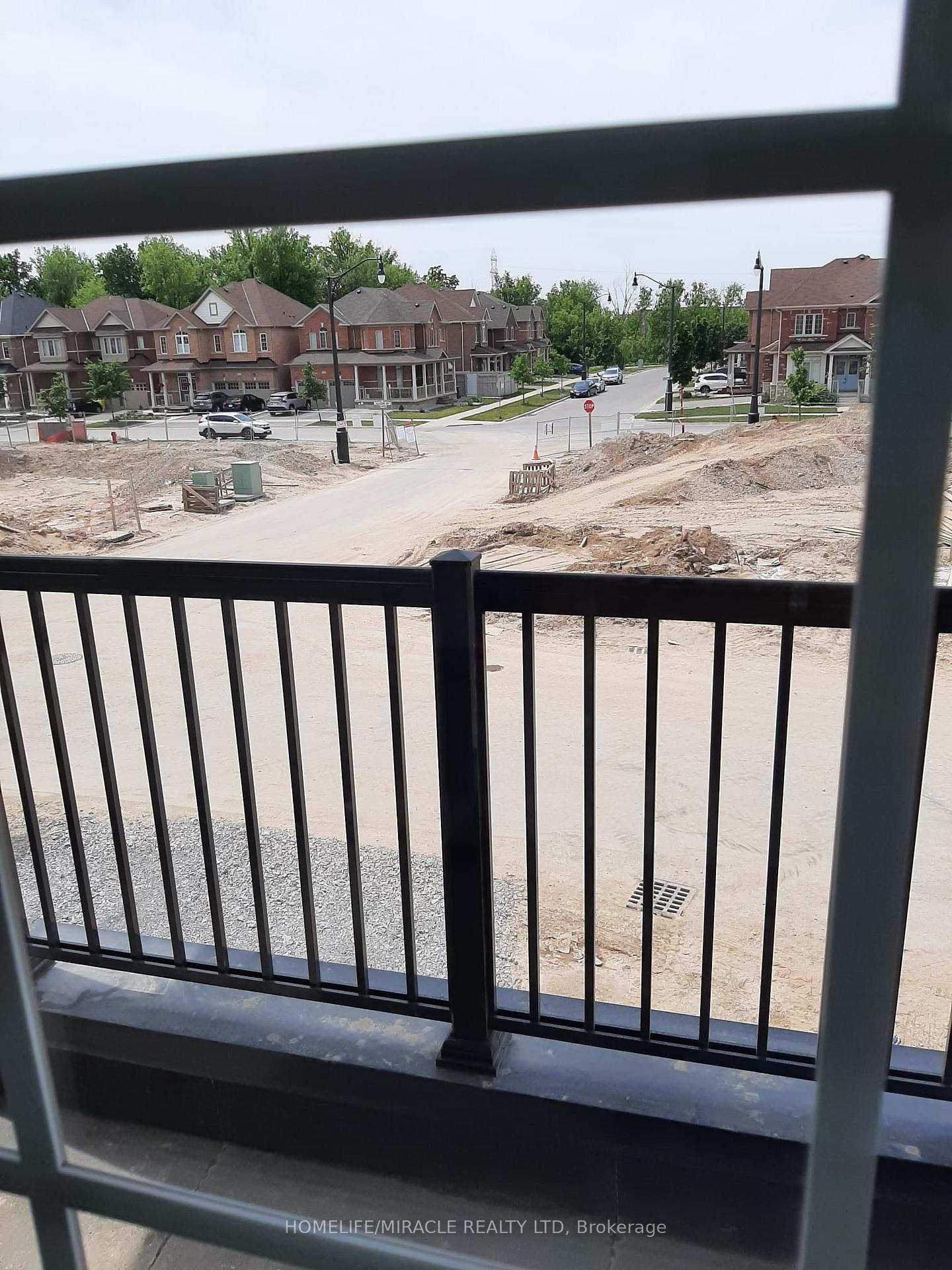 Photo 15 of 63 Hashmi Place E, Brampton, Credit Valley — HOMEH
