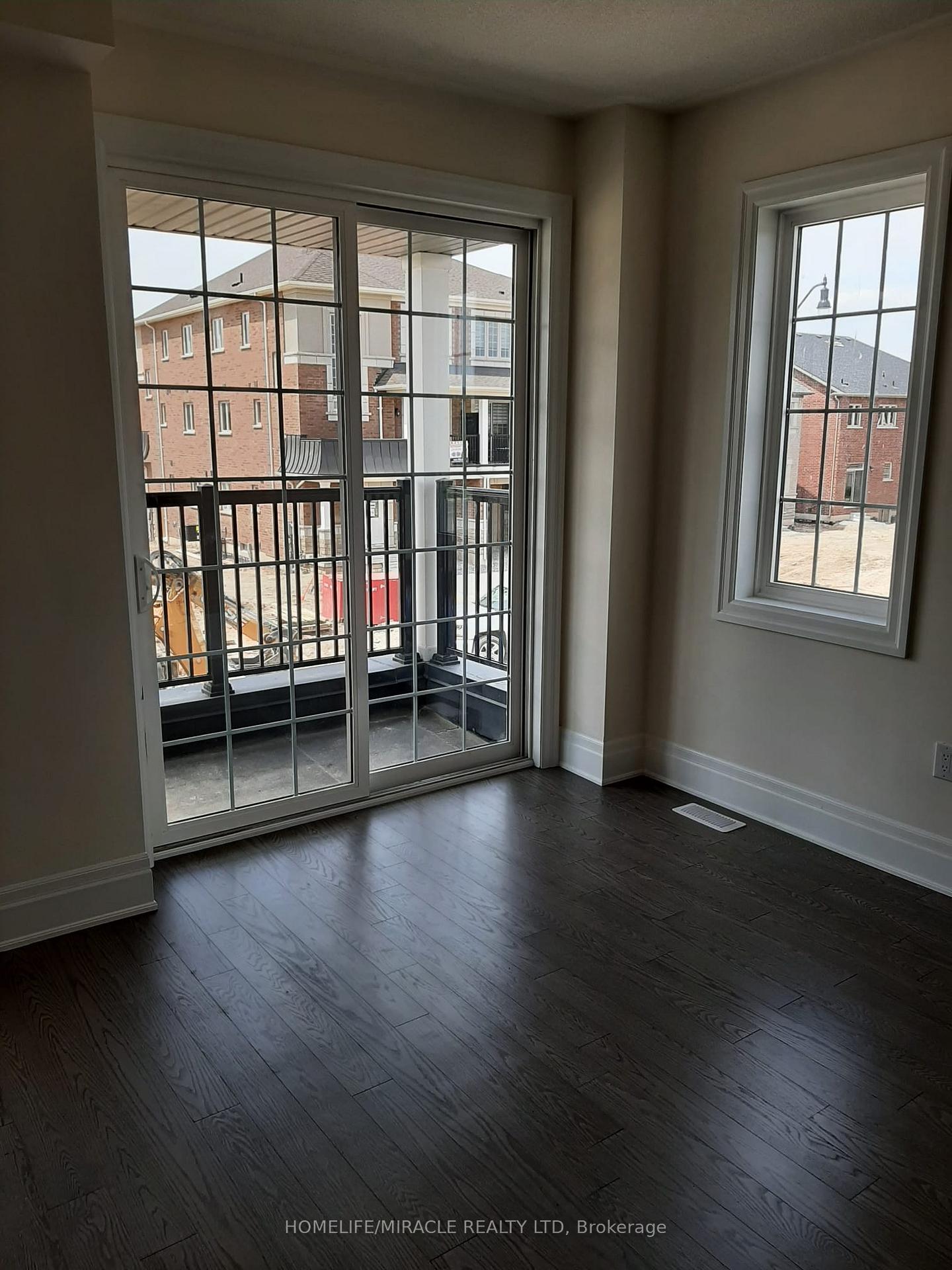 Photo 16 of 63 Hashmi Place E, Brampton, Credit Valley — HOMEH