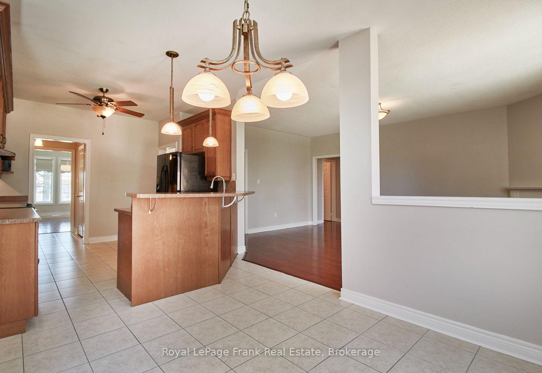 Photo 13 of 43 Helston Crescent, Whitby, Brooklin — HOMEH