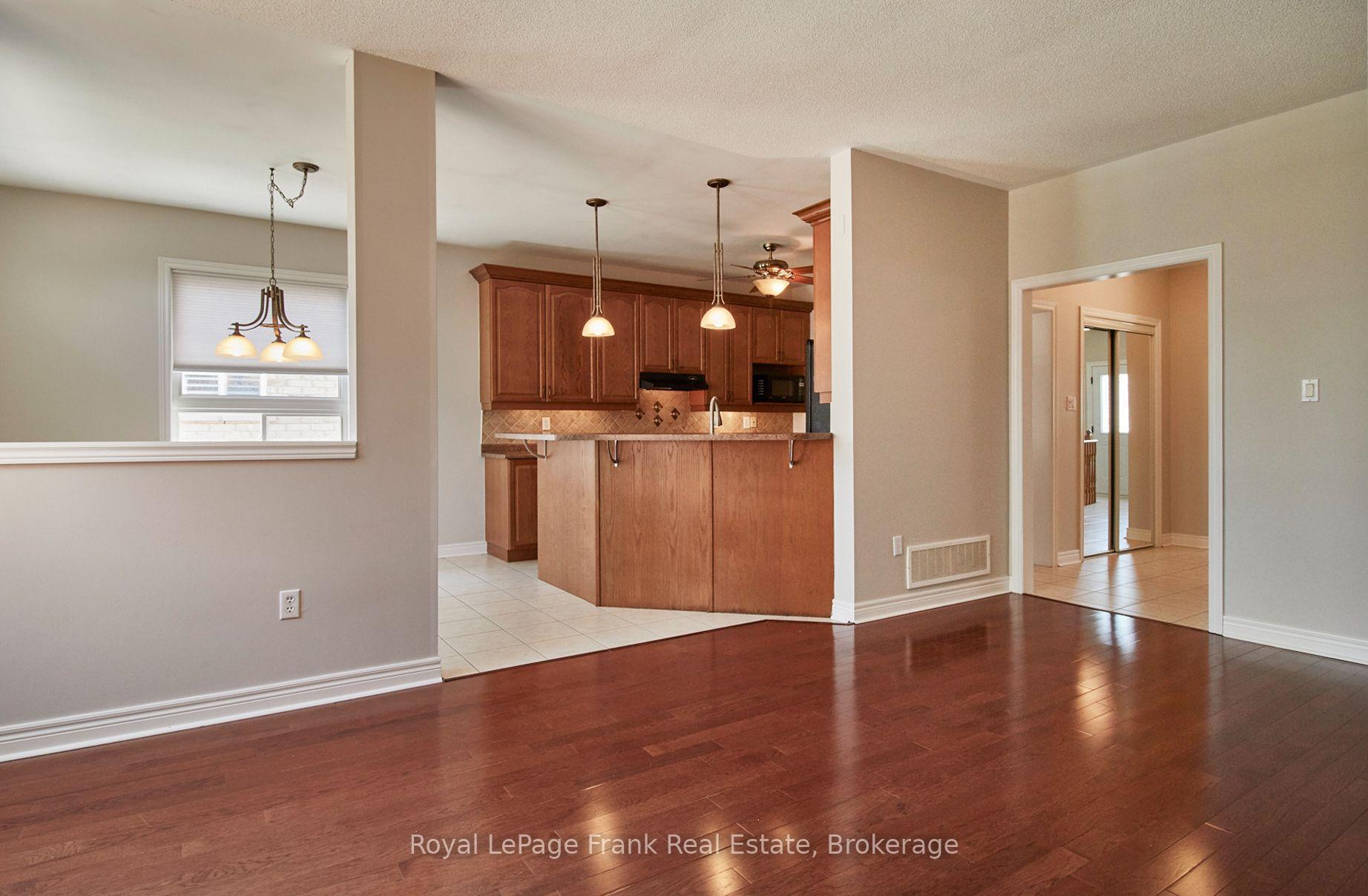 Photo 16 of 43 Helston Crescent, Whitby, Brooklin — HOMEH