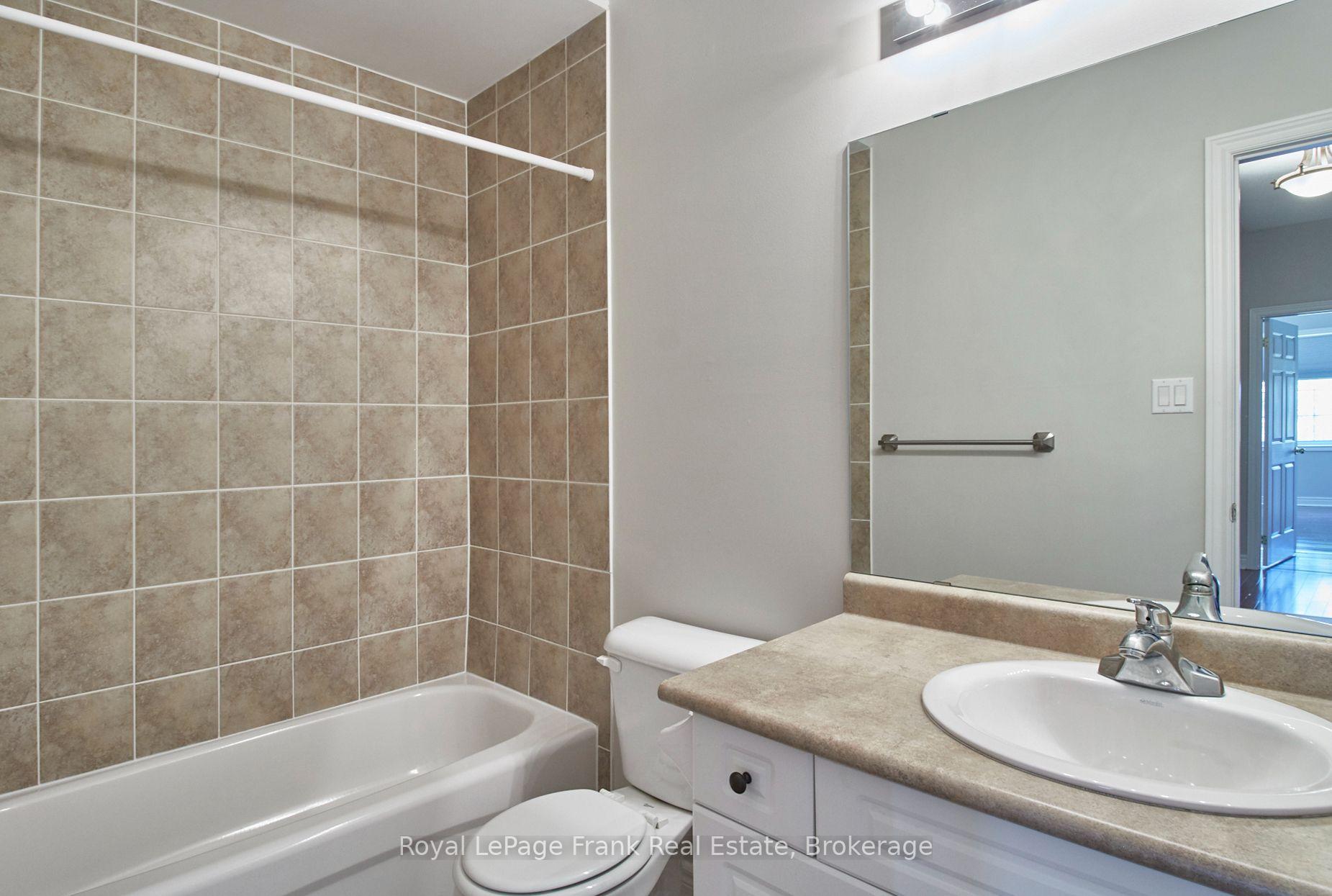 Photo 18 of 43 Helston Crescent, Whitby, Brooklin — HOMEH