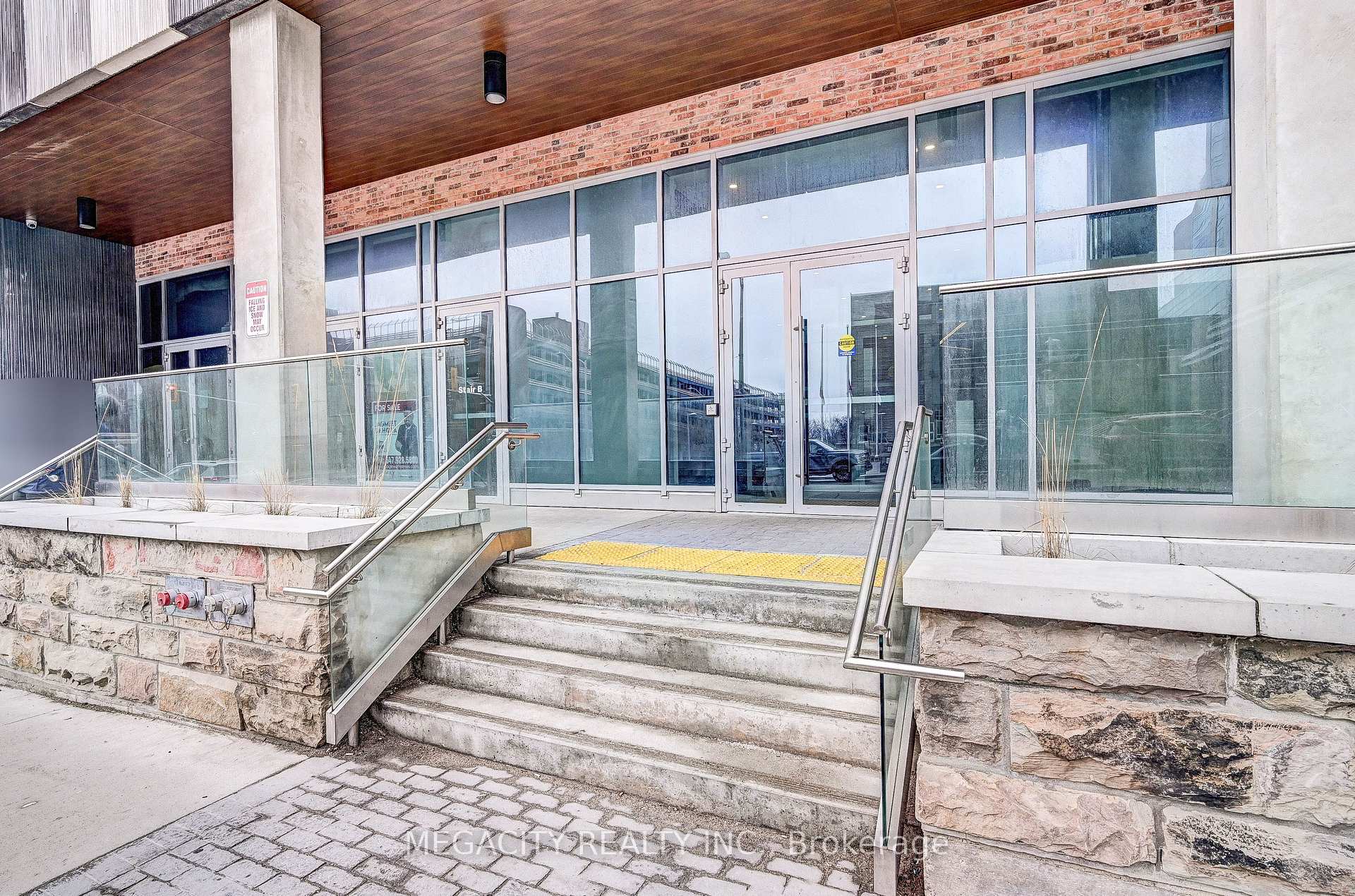 Photo 3 of Unit 305, 60 Frederick Street, Kitchener, Civic Centre — HOMEH