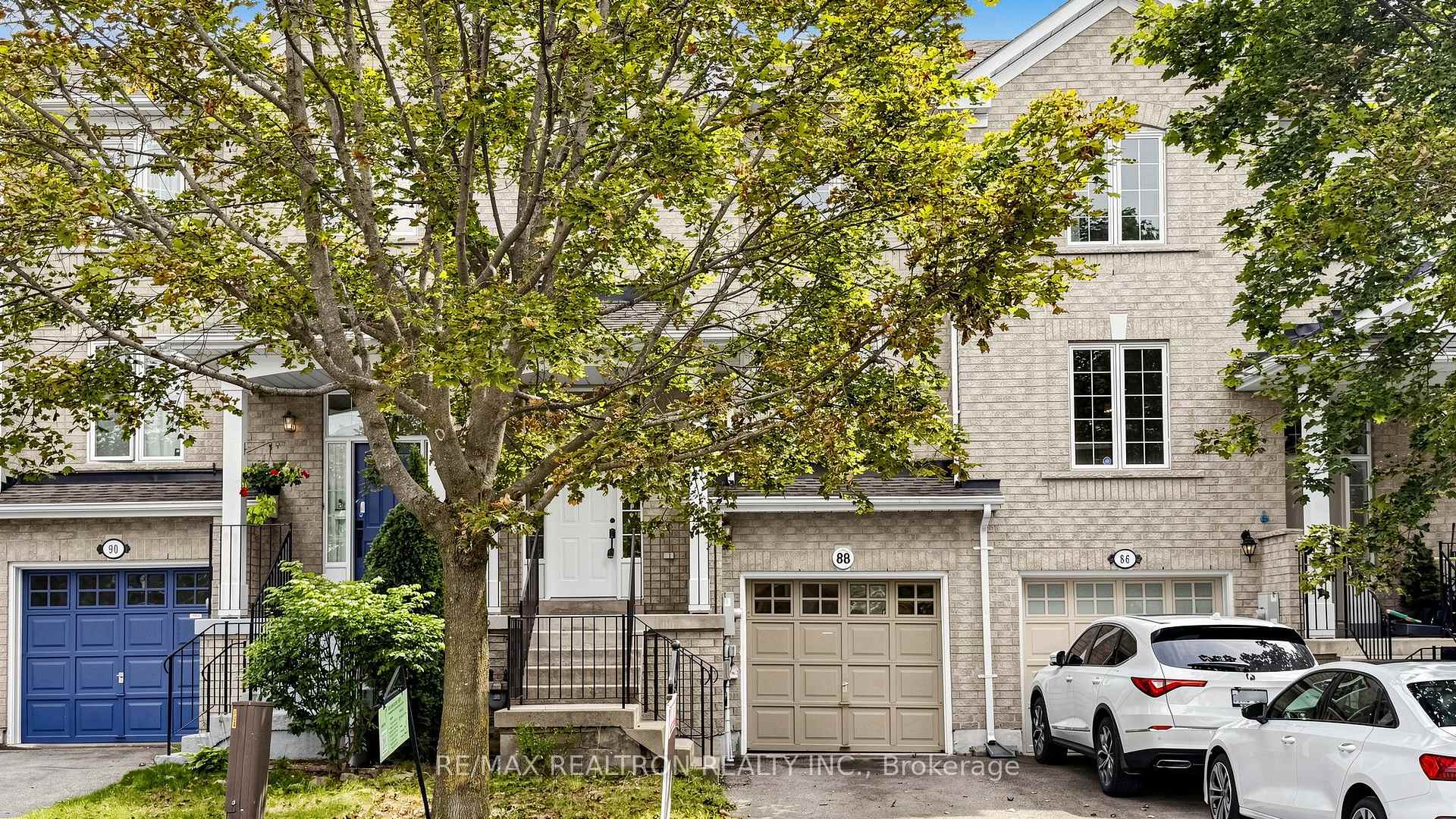 Photo 3 of 88 Banbrooke Crescent, Newmarket, Summerhill Estates — HOMEH