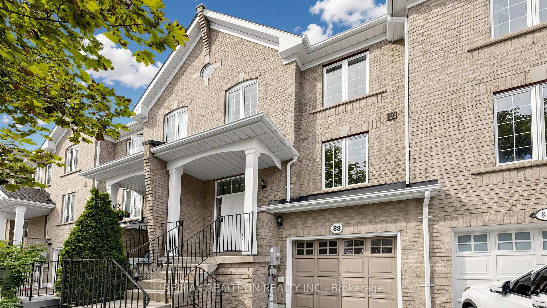 Photo 5 of 88 Banbrooke Crescent, Newmarket, Summerhill Estates — HOMEH