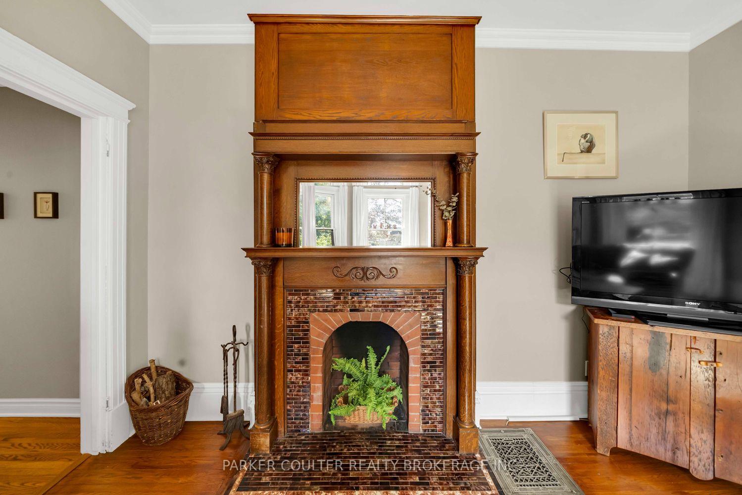 Photo 13 of 102 Clapperton Street, Barrie, Wellington — HOMEH