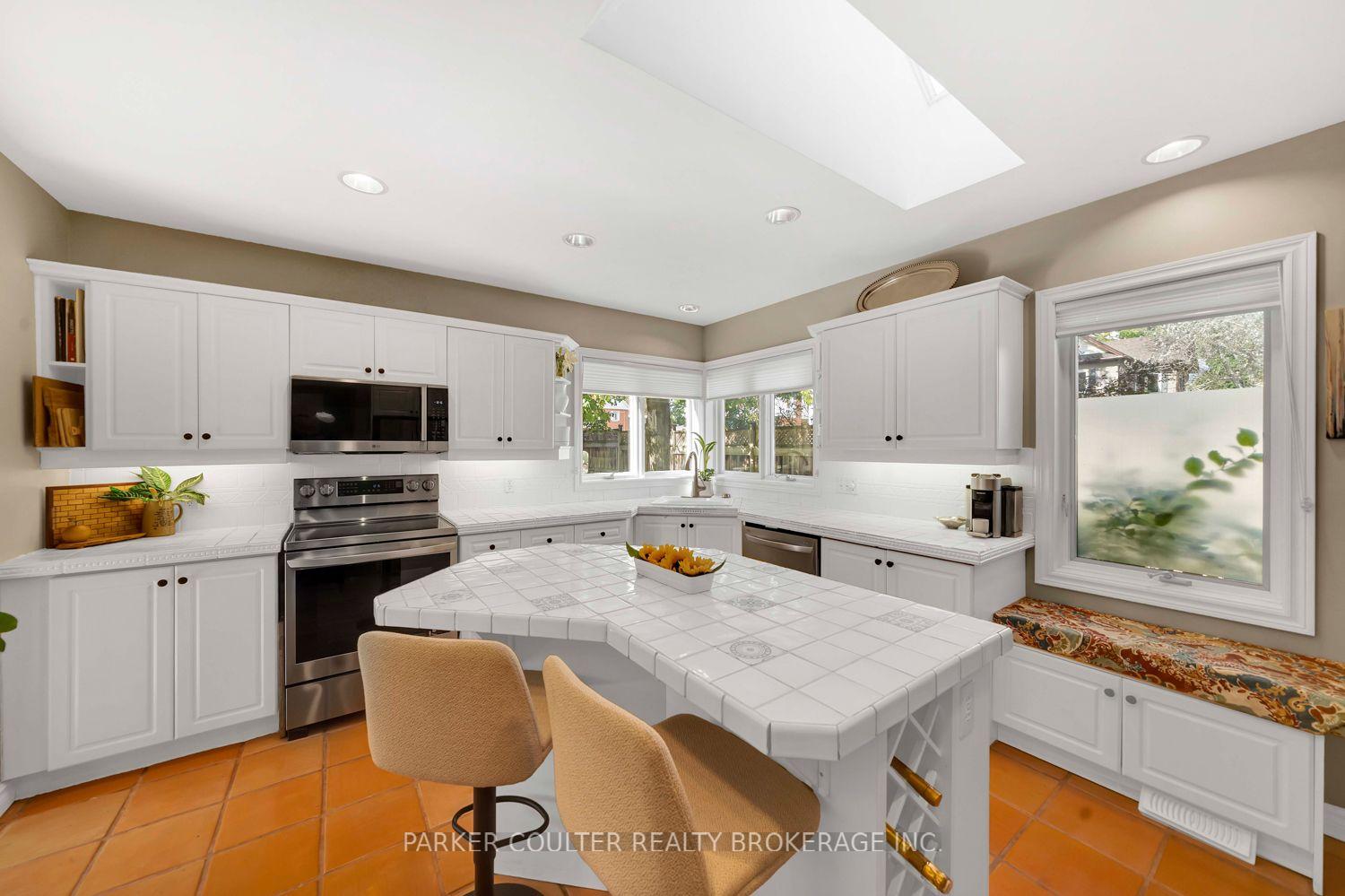 Photo 14 of 102 Clapperton Street, Barrie, Wellington — HOMEH