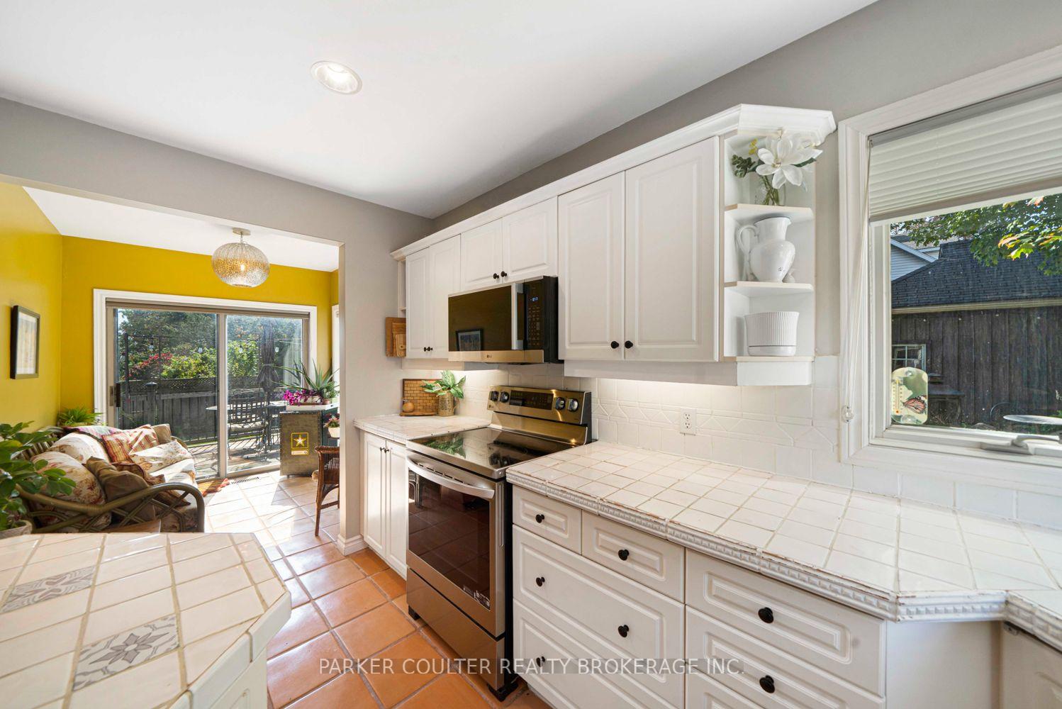 Photo 17 of 102 Clapperton Street, Barrie, Wellington — HOMEH