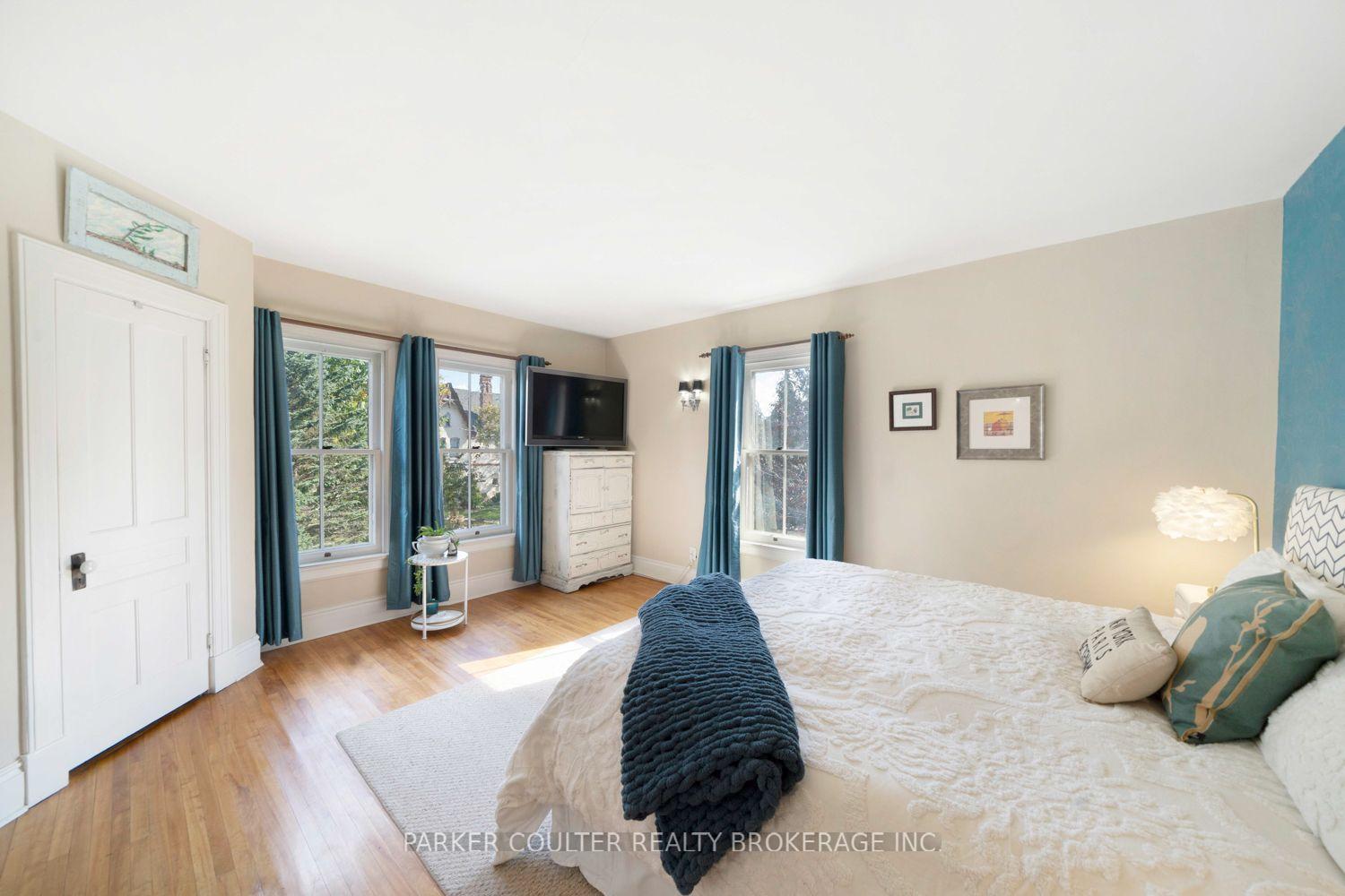 Photo 29 of 102 Clapperton Street, Barrie, Wellington — HOMEH