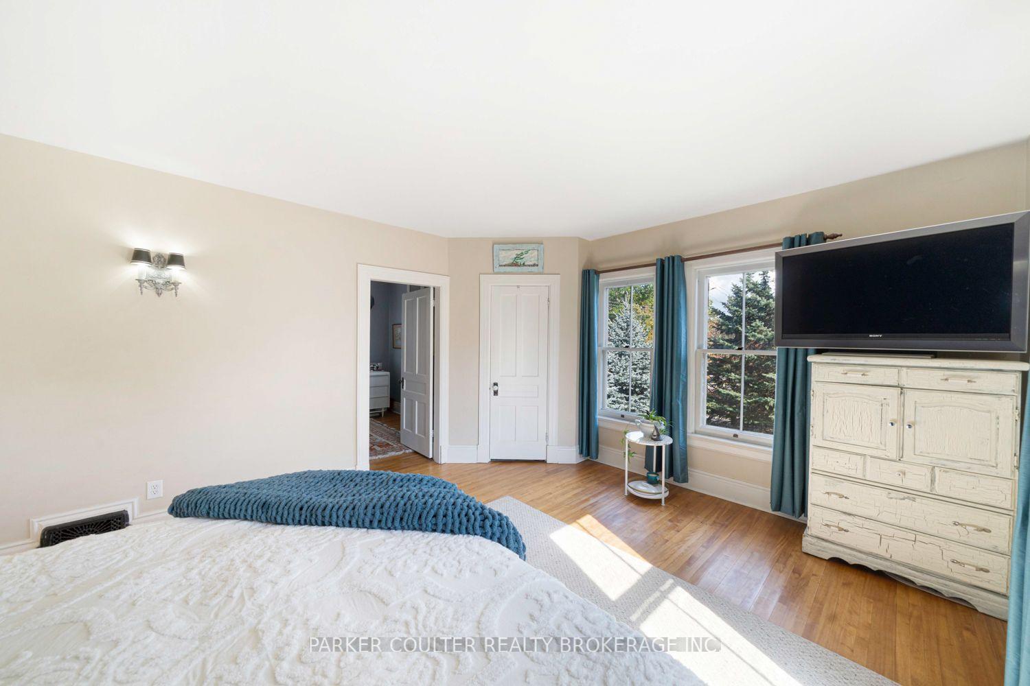 Photo 30 of 102 Clapperton Street, Barrie, Wellington — HOMEH