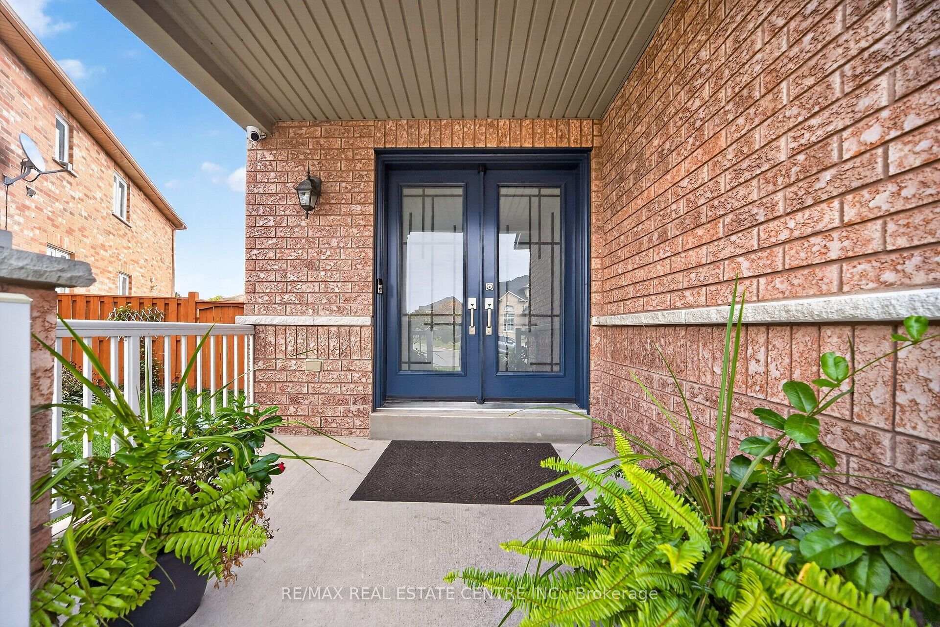 Photo 4 of 21 River Heights Drive, Brampton, Bram East — HOMEH