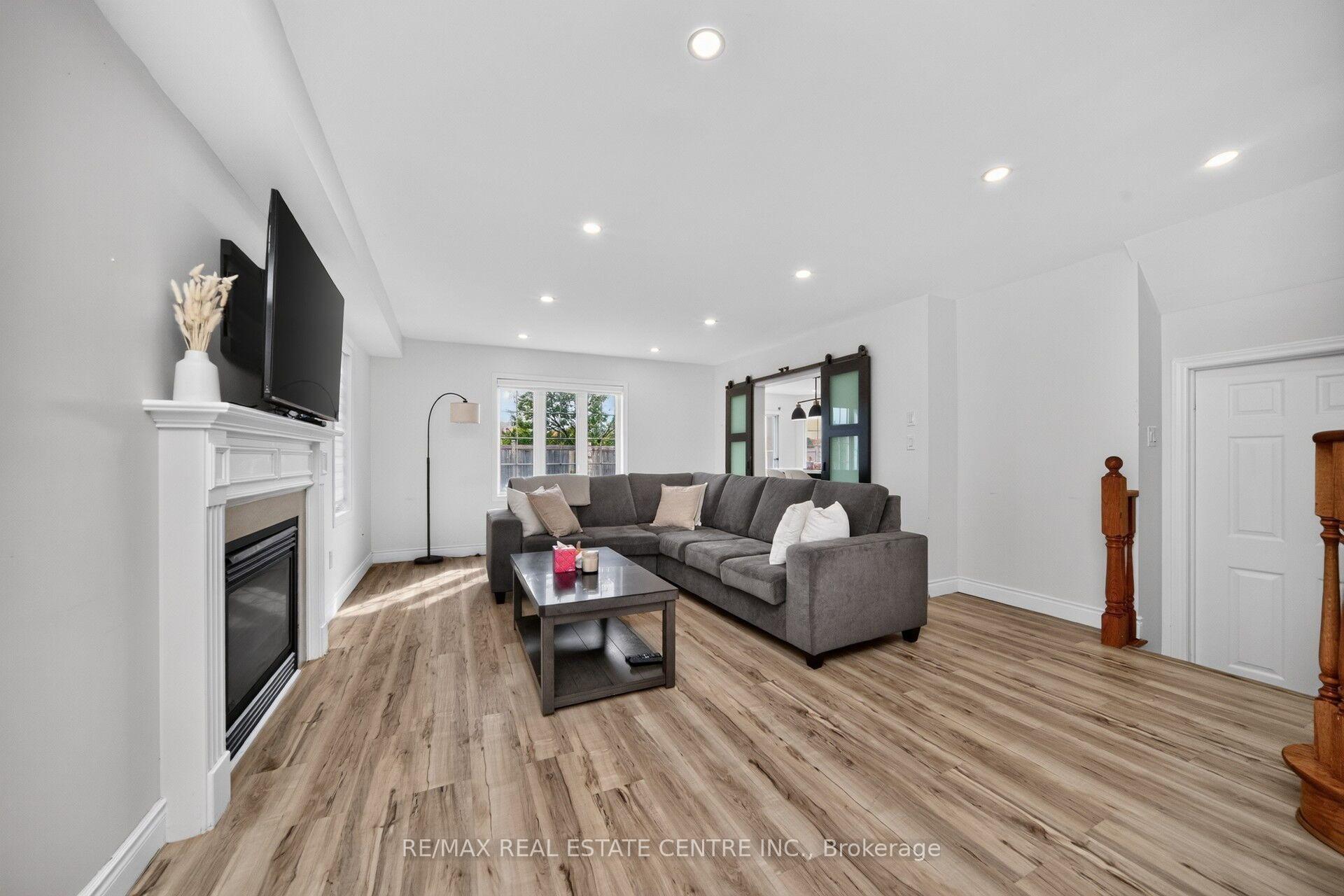 Photo 8 of 21 River Heights Drive, Brampton, Bram East — HOMEH