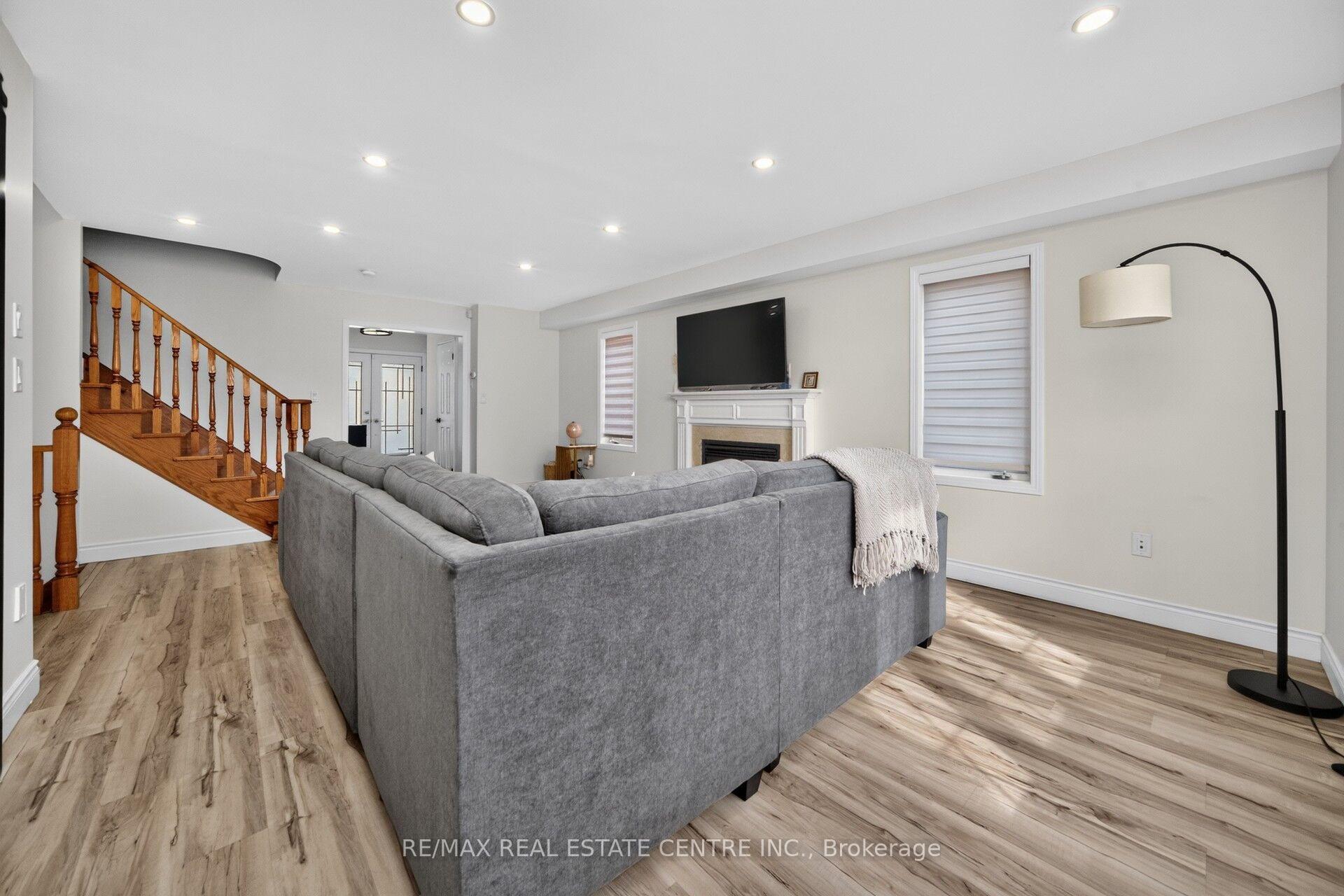 Photo 11 of 21 River Heights Drive, Brampton, Bram East — HOMEH