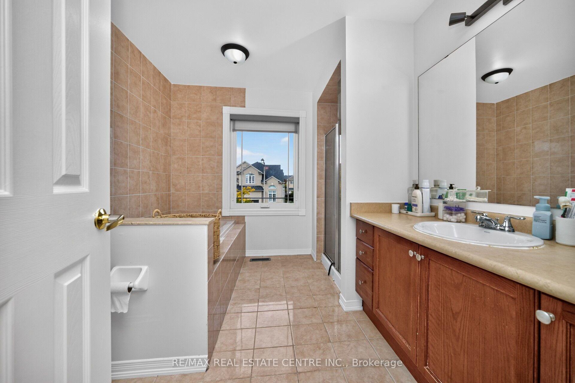 Photo 32 of 21 River Heights Drive, Brampton, Bram East — HOMEH