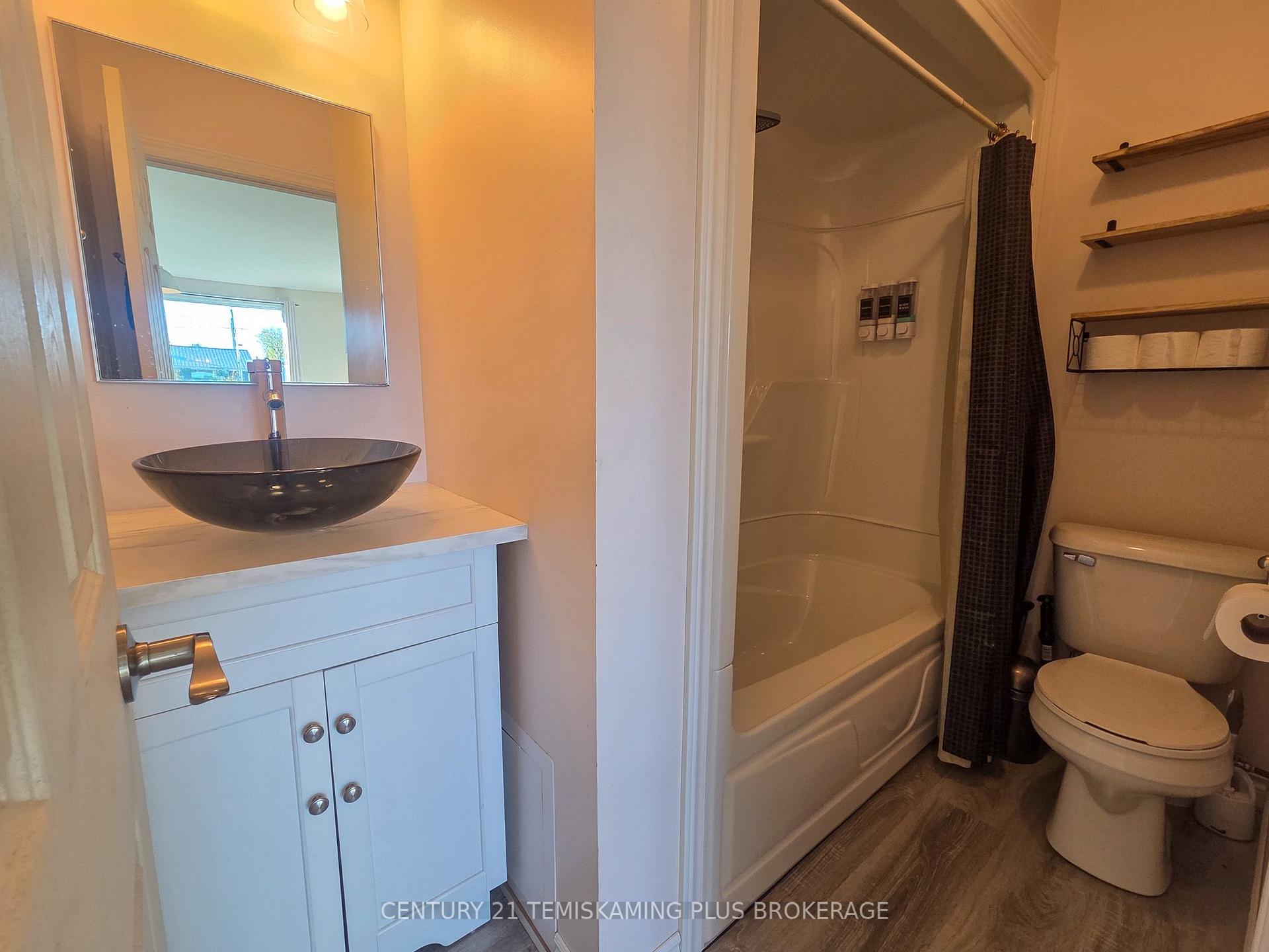 Photo 8 of 111 Second Avenue, Englehart — HOMEH