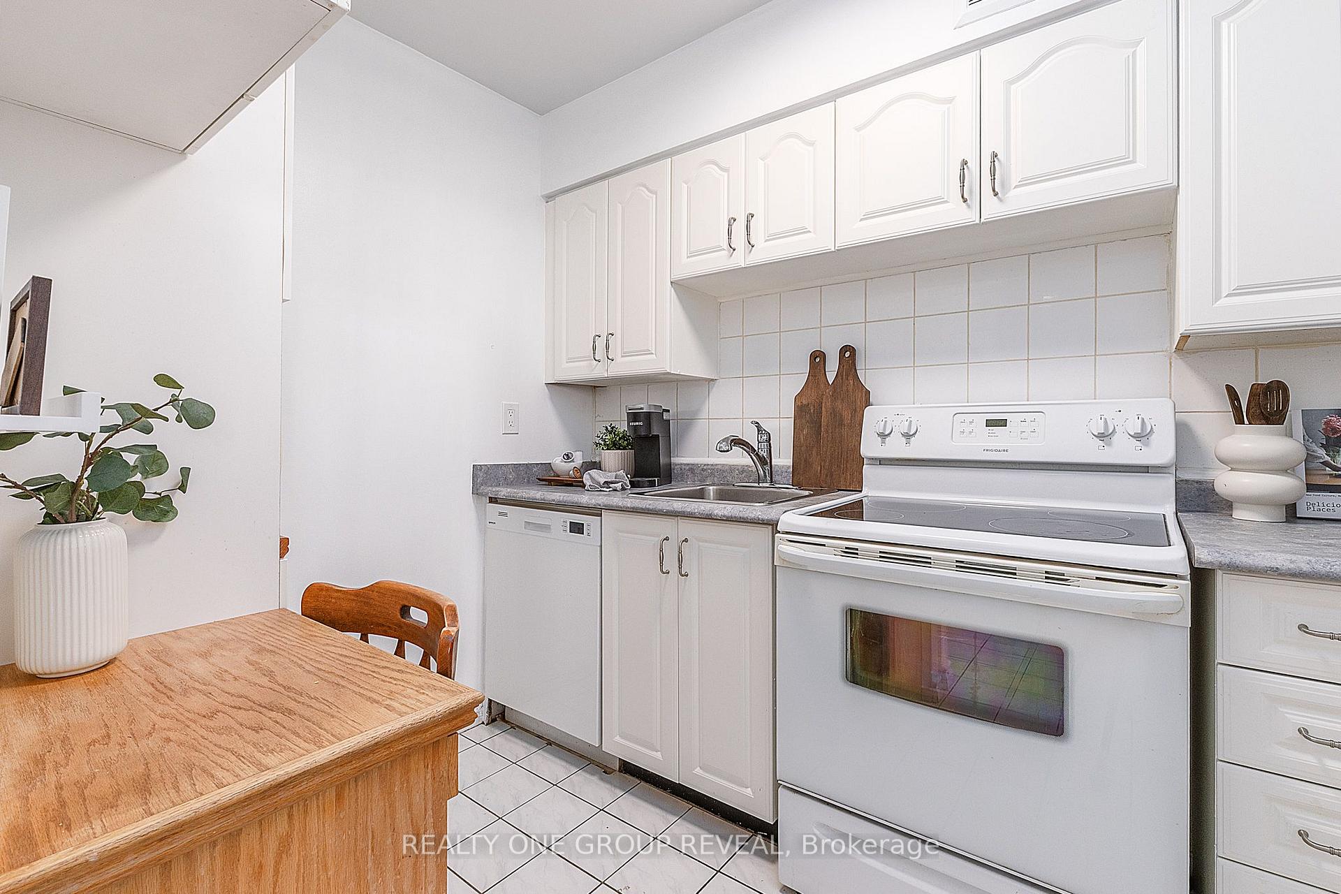 Photo 7 of Unit 602, 2 Westney Road N, Ajax, Central West — HOMEH