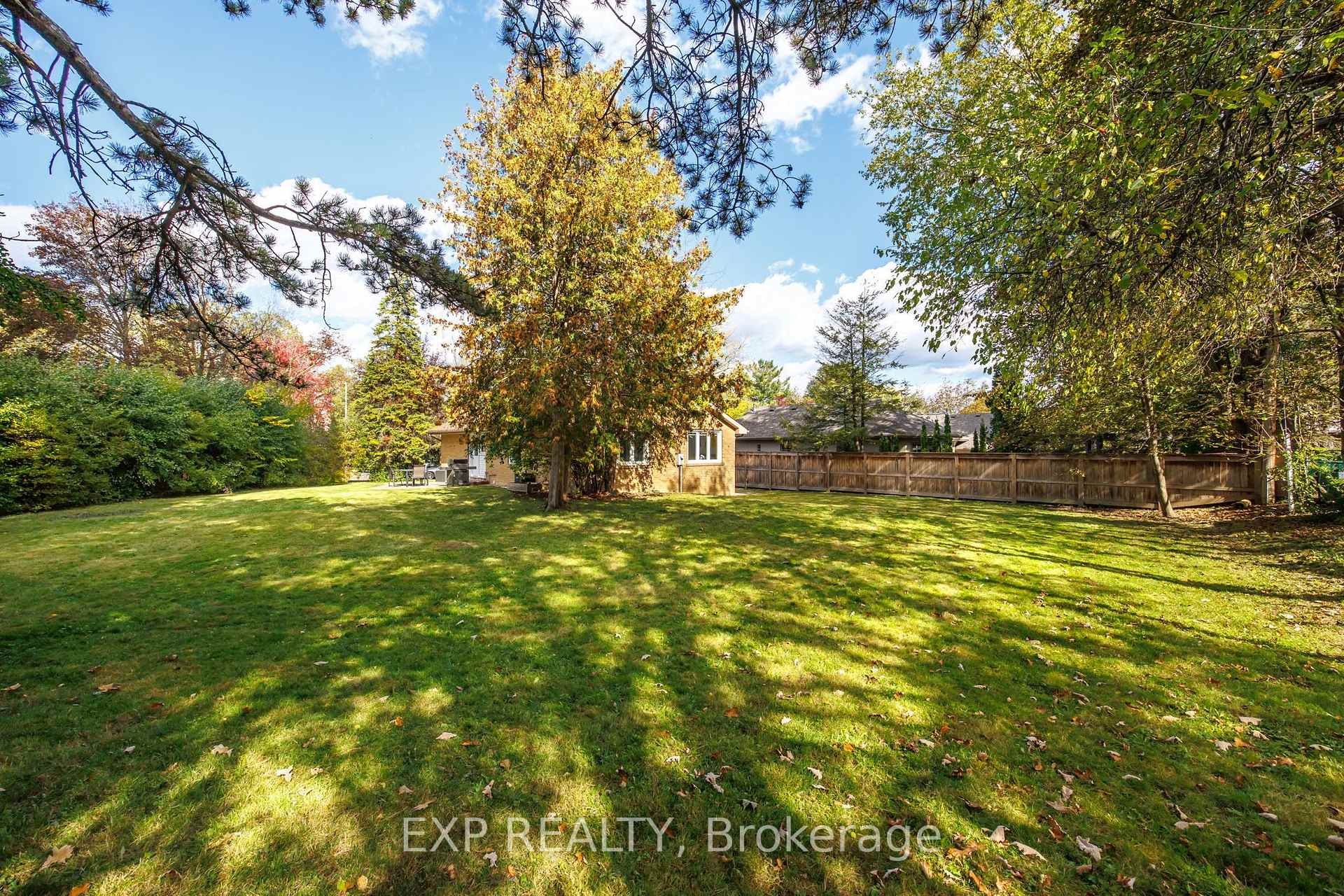 Photo 2 of 5 Tadcaster Place, North York, Banbury-Don Mills — HOMEH