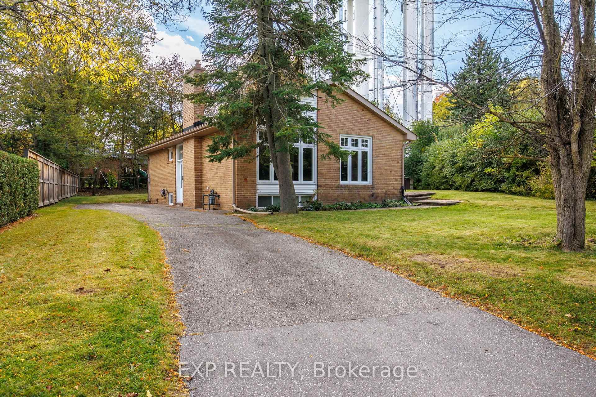 Photo 4 of 5 Tadcaster Place, North York, Banbury-Don Mills — HOMEH