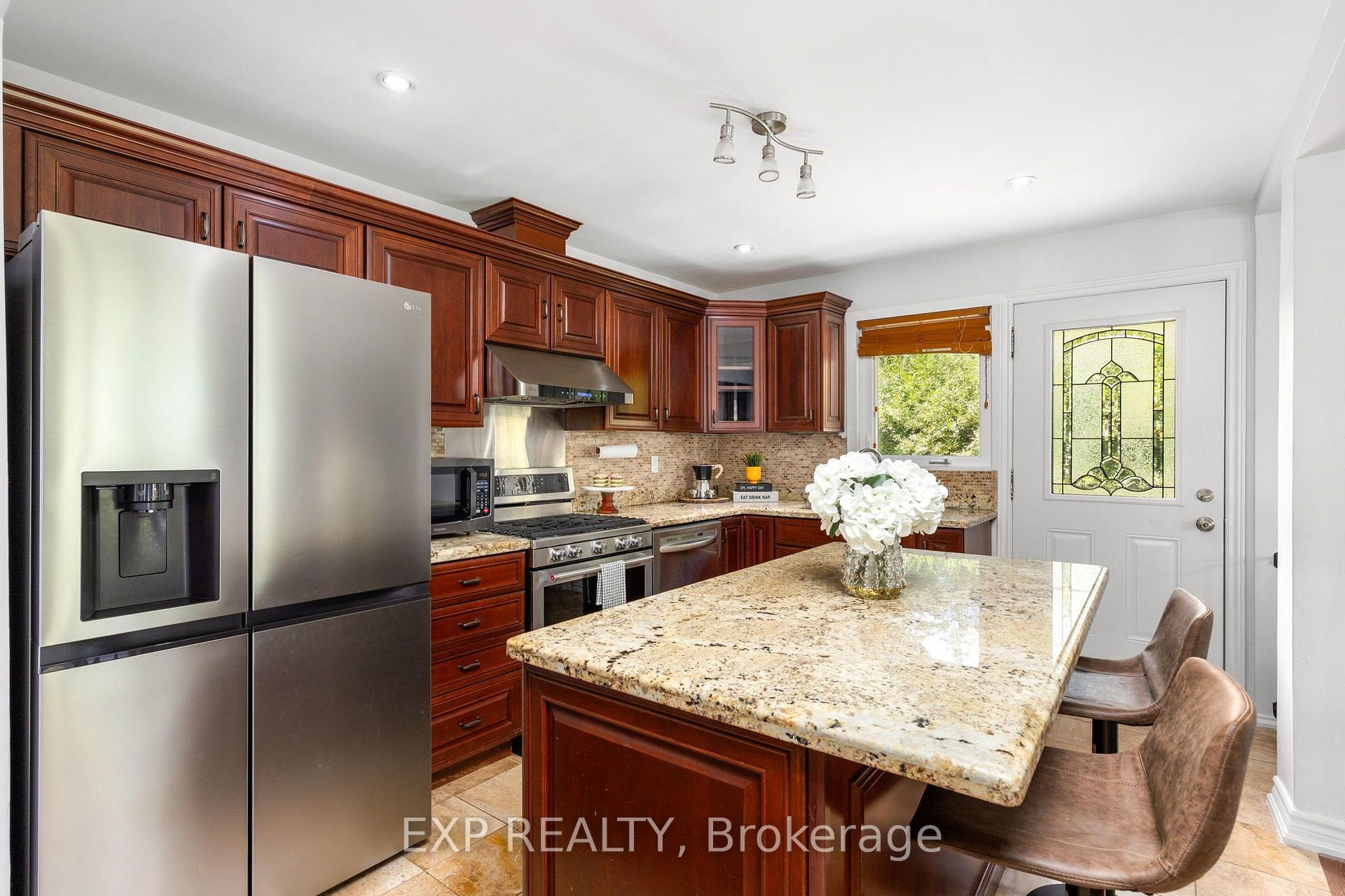 Photo 9 of 5 Tadcaster Place, North York, Banbury-Don Mills — HOMEH