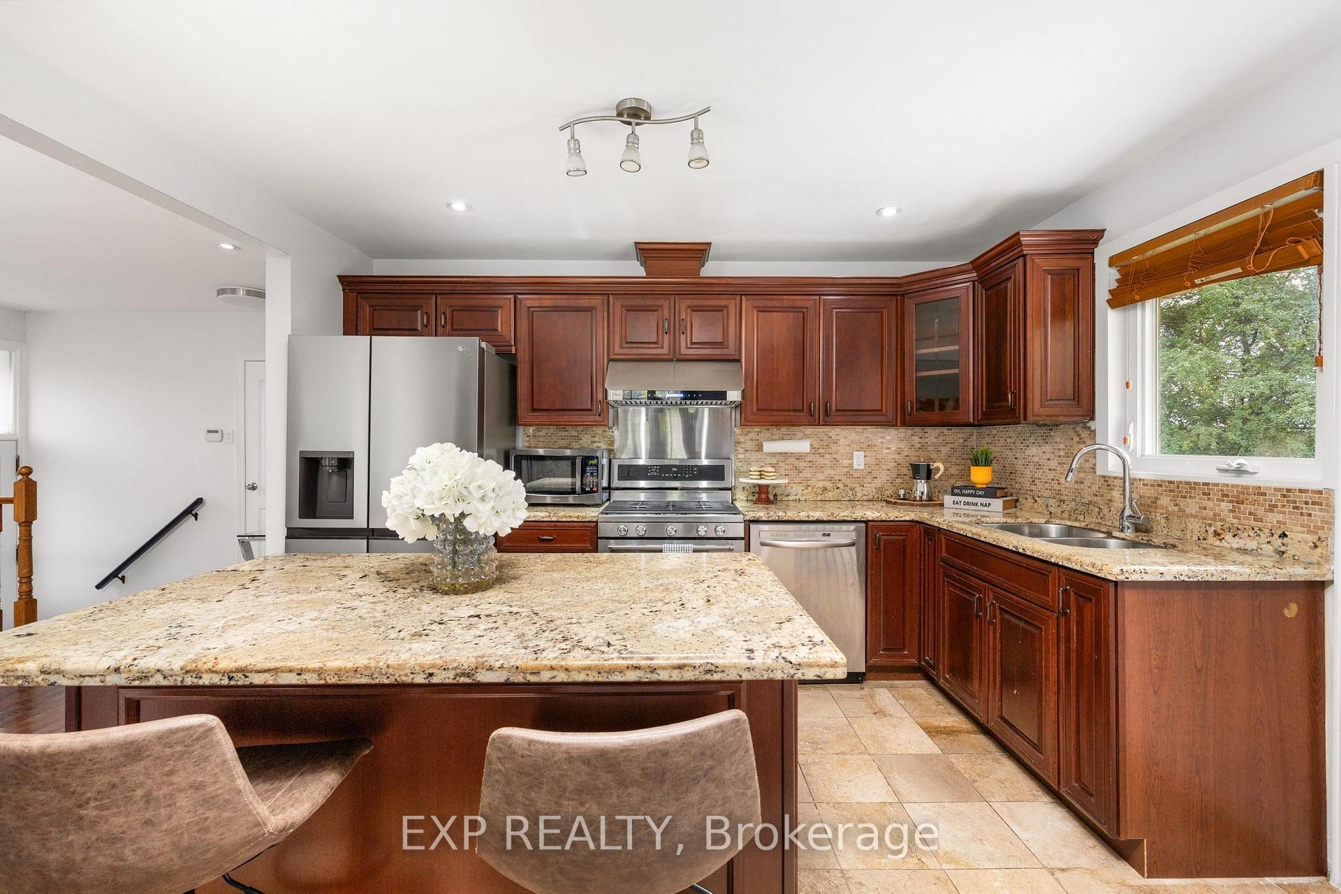 Photo 10 of 5 Tadcaster Place, North York, Banbury-Don Mills — HOMEH