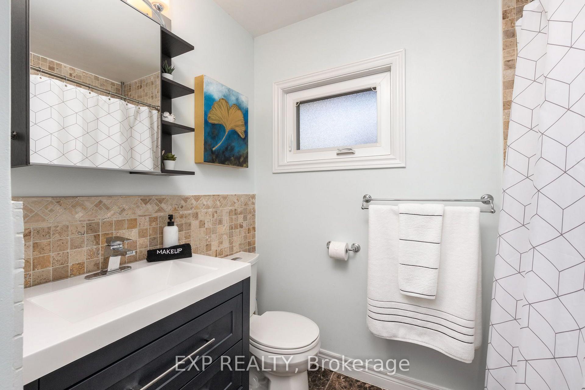 Photo 12 of 5 Tadcaster Place, North York, Banbury-Don Mills — HOMEH