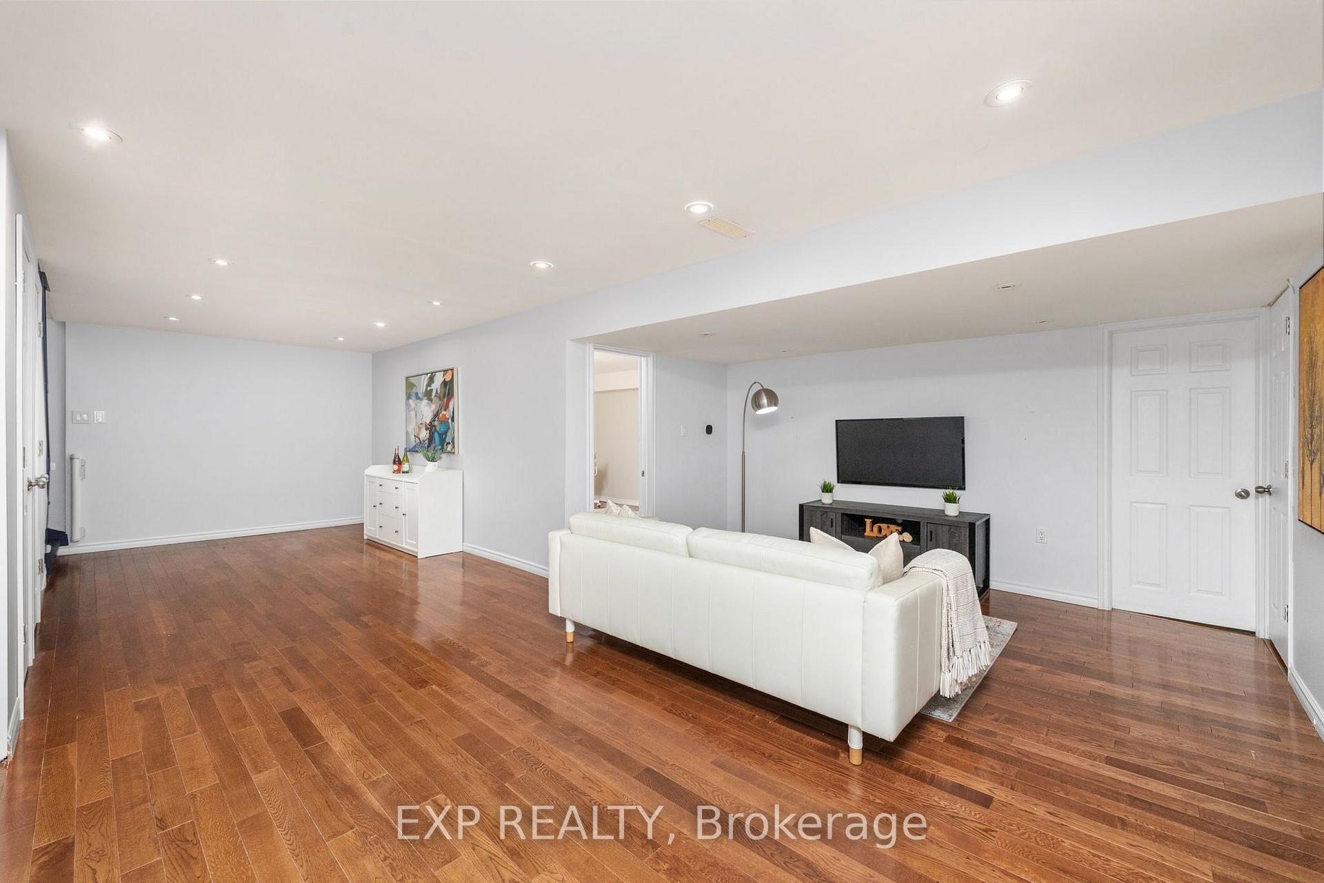 Photo 20 of 5 Tadcaster Place, North York, Banbury-Don Mills — HOMEH