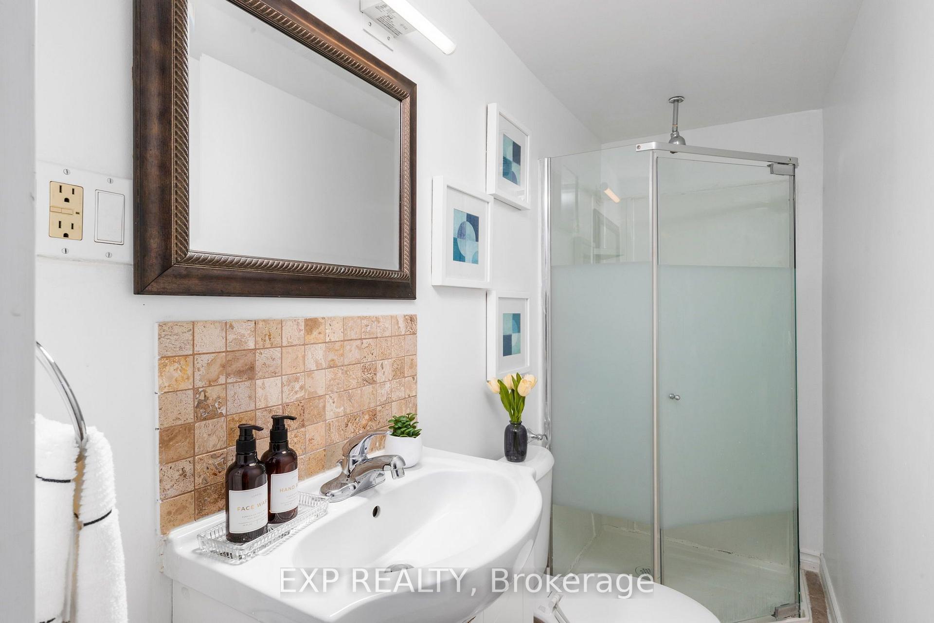 Photo 24 of 5 Tadcaster Place, North York, Banbury-Don Mills — HOMEH