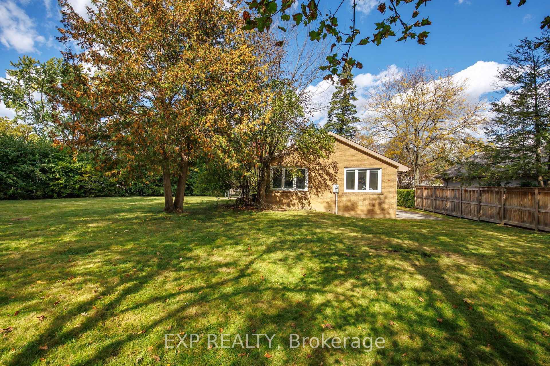 Photo 26 of 5 Tadcaster Place, North York, Banbury-Don Mills — HOMEH