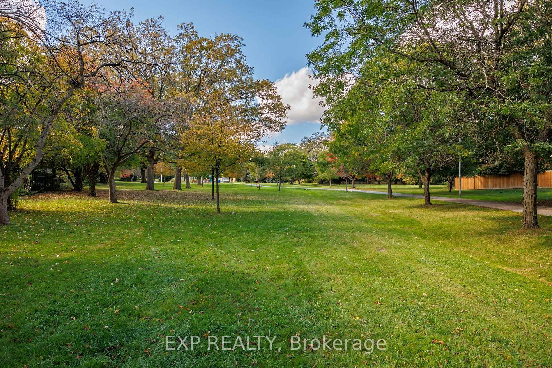 Photo 27 of 5 Tadcaster Place, North York, Banbury-Don Mills — HOMEH