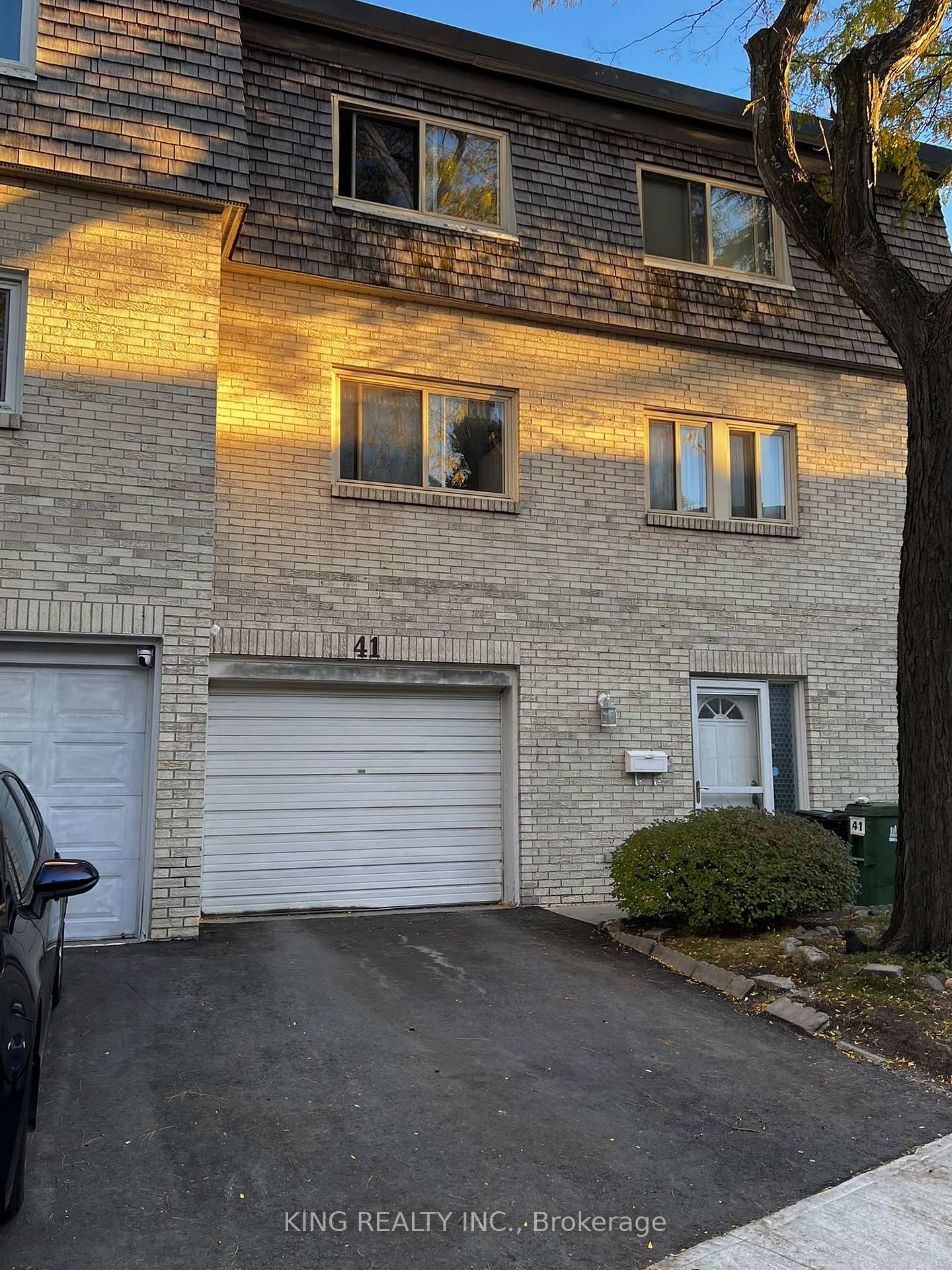 Photo of 41 Courville Coachway