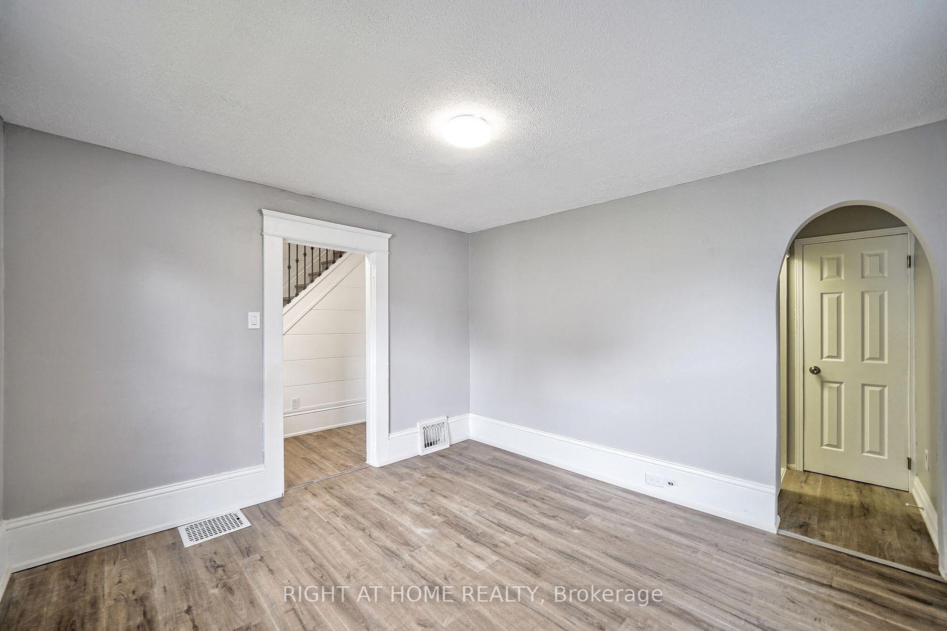 Photo 3 of 15 Asher Street, Welland, Welland Downtown — HOMEH