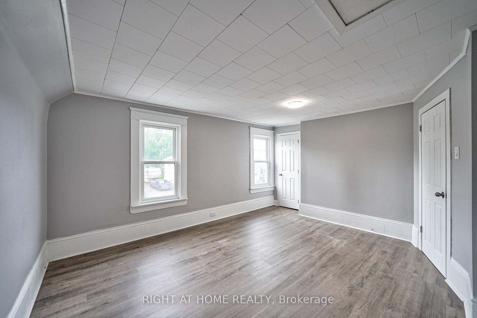 Photo 11 of 15 Asher Street, Welland, Welland Downtown — HOMEH