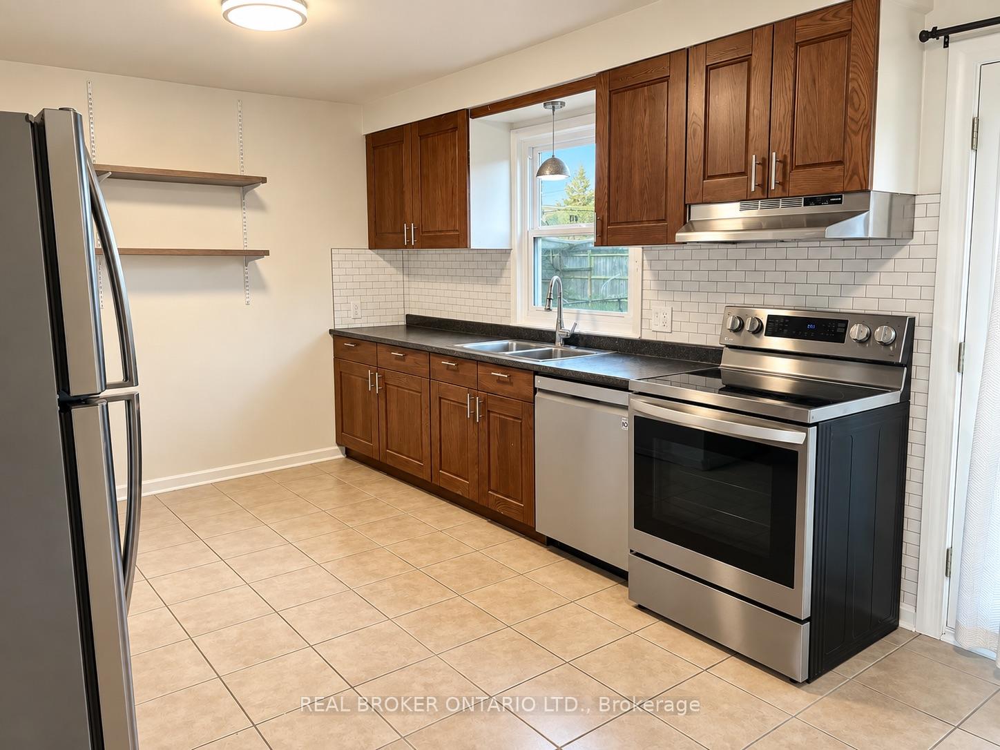 Photo 4 of 49 Thompson Avenue, Thorold, Thorold Downtown — HOMEH