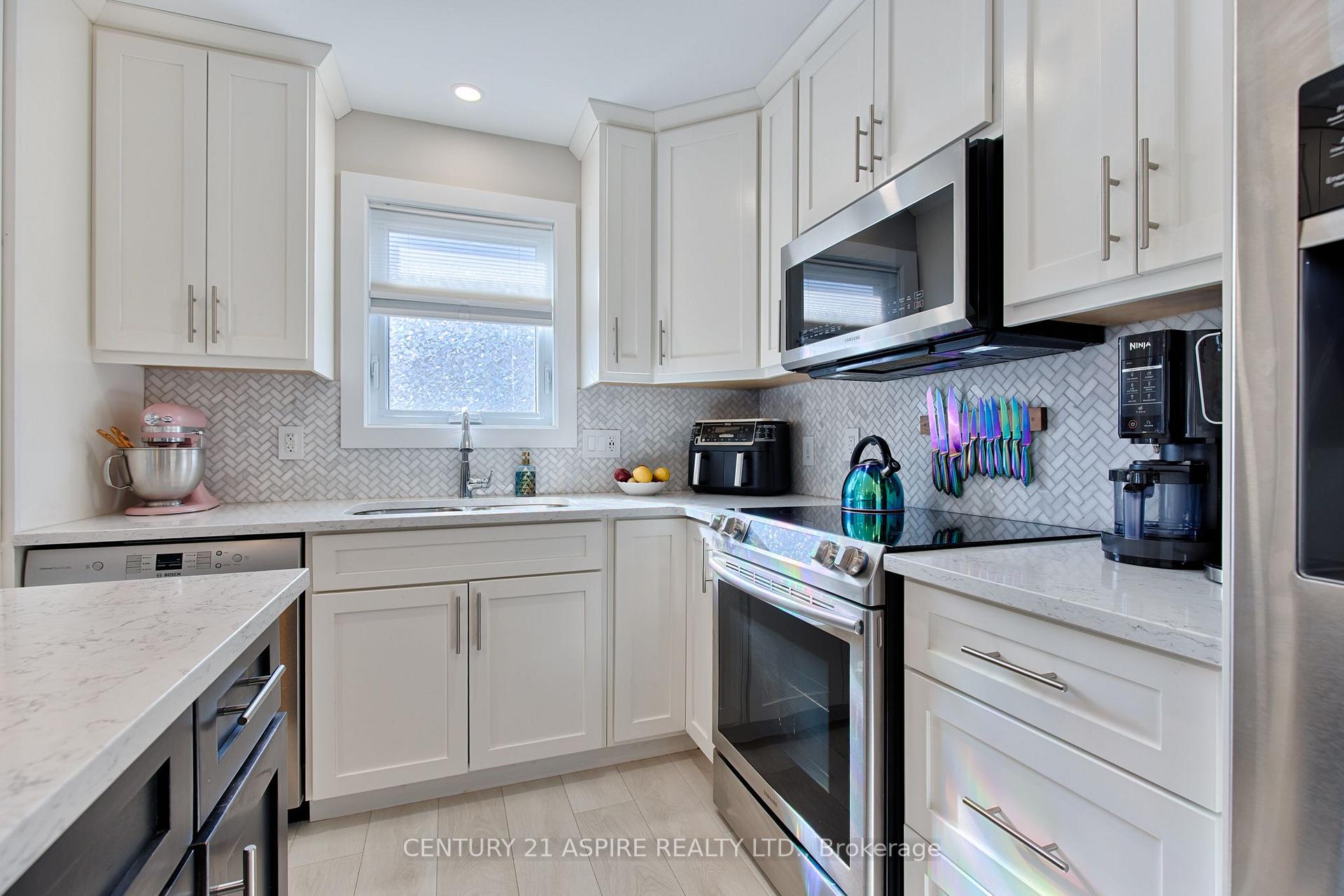 Photo 7 of 59 Noble Crescent, Petawawa, Petawawa — HOMEH