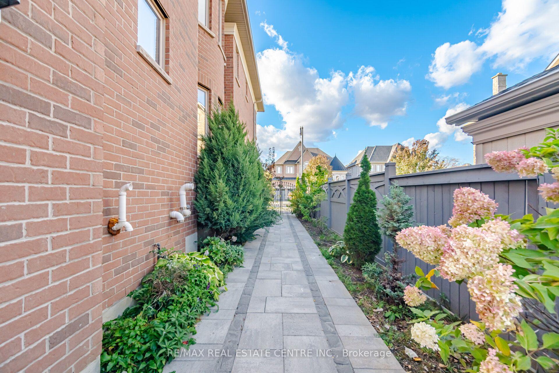 Photo 44 of 4 Calstock Place, Brampton, Credit Valley — HOMEH